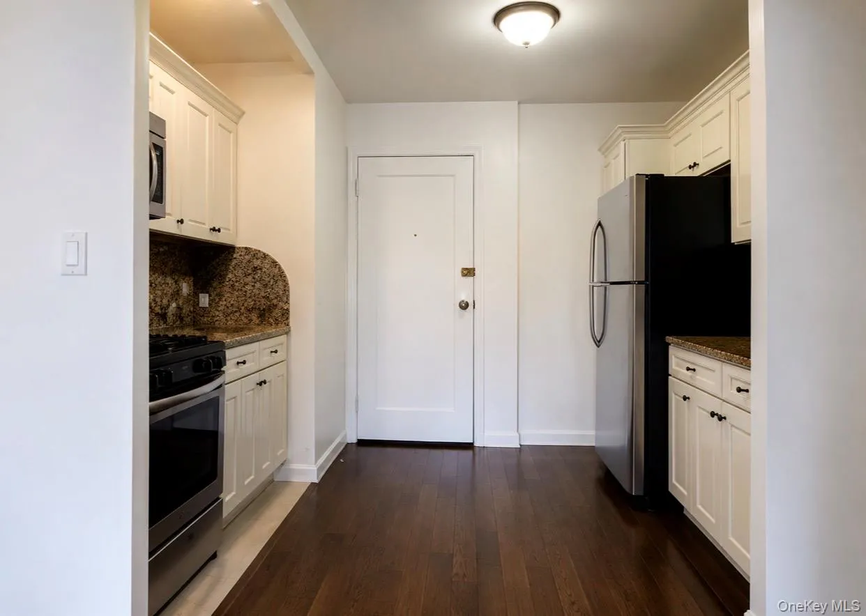 37-30 83rd Street, New York, NY, 2 Room Rooms,1 BathroomBathrooms,Residential Lease,For Rent,83rd,0,1036507 37-30 83rd Street, New York, NY, 2 Room Rooms,1 BathroomBathrooms,Residential Lease,For Rent,83rd,0,1036507