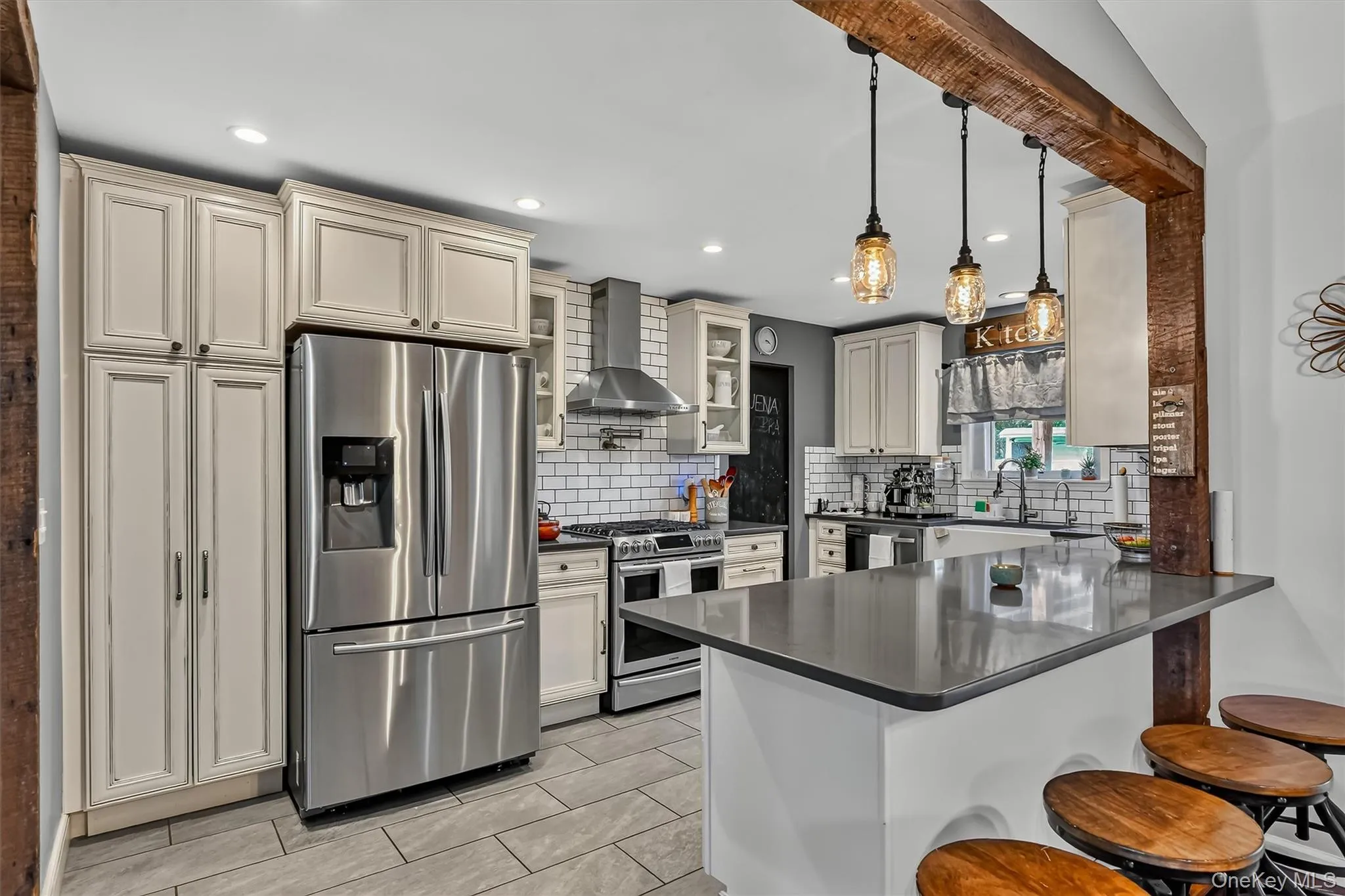 Kitchen/Island Kitchen/Island