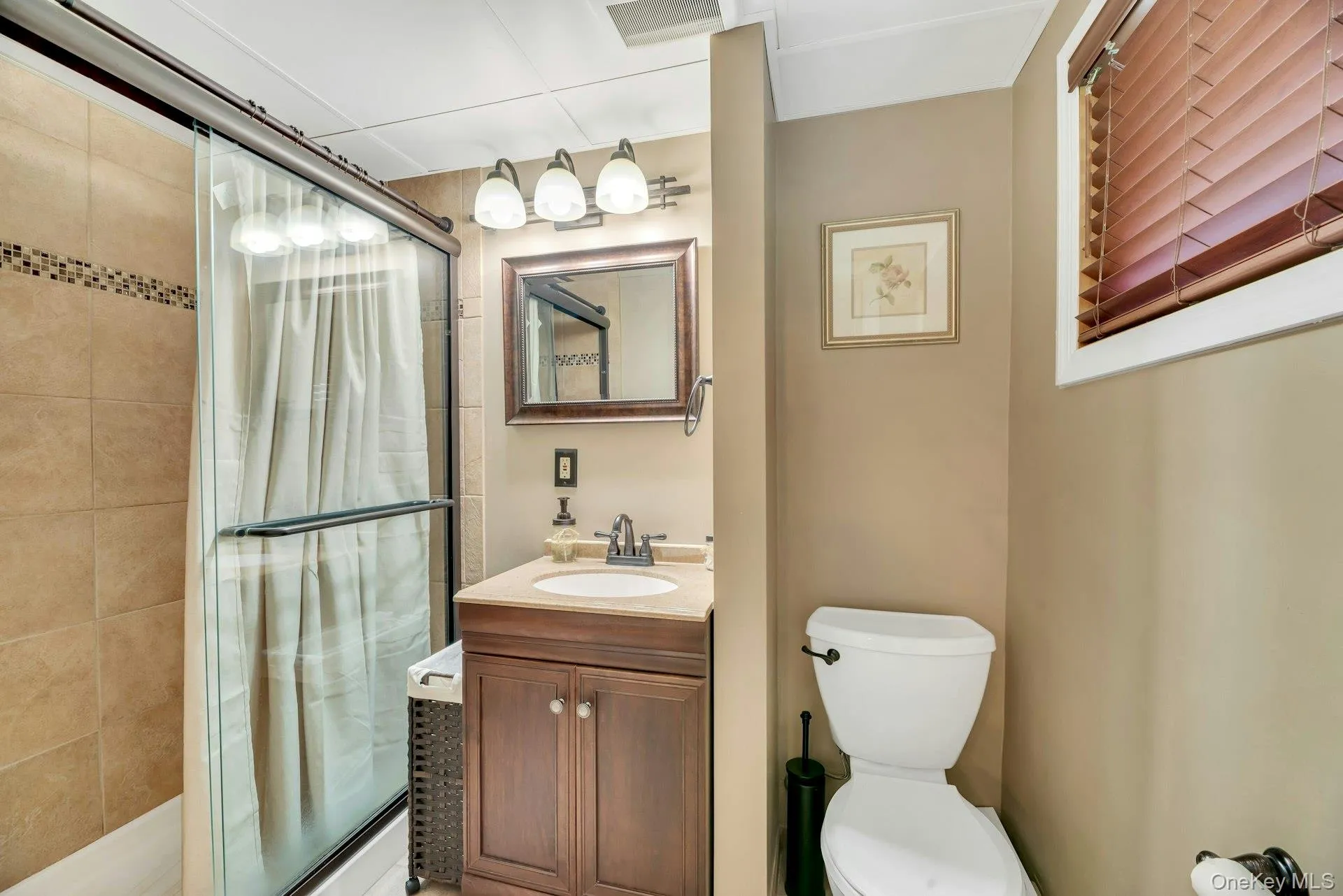 Lower level full Bath great for guests Lower level full Bath great for guests