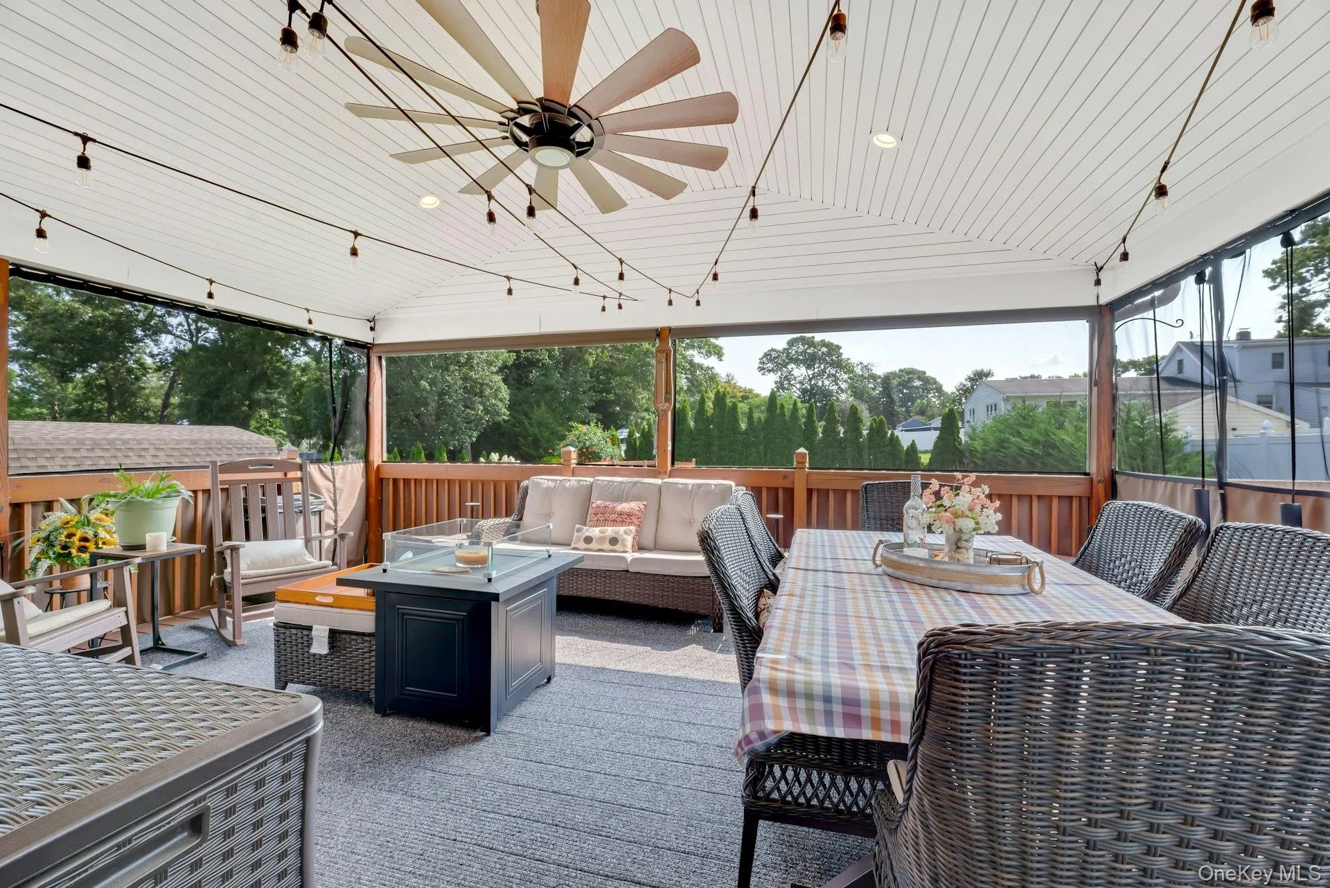 Versatile rear deck space with optional hard enclosures with heat source Versatile rear deck space with optional hard enclosures with heat source
