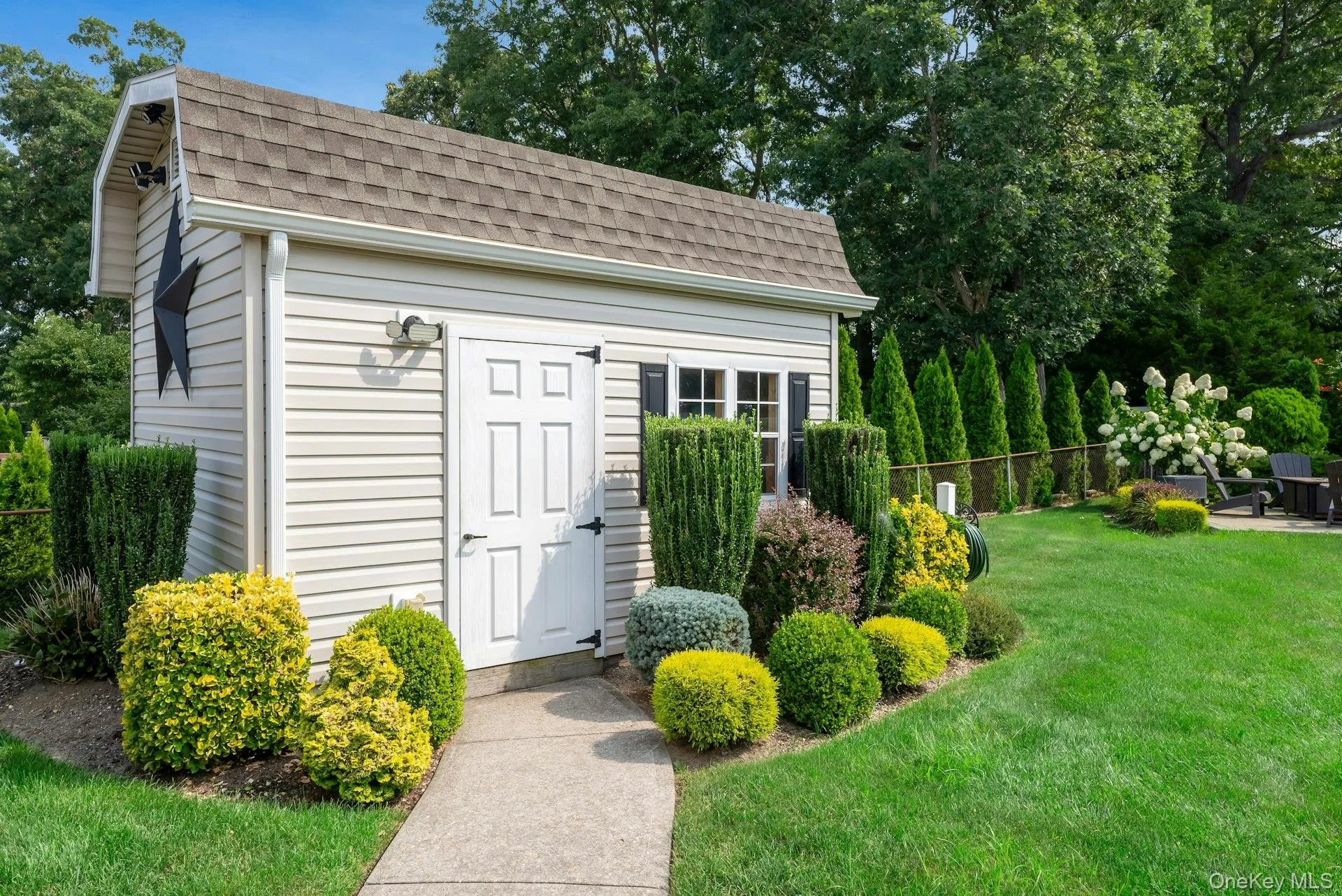 Excellent Shed with manicured landscaping Excellent Shed with manicured landscaping