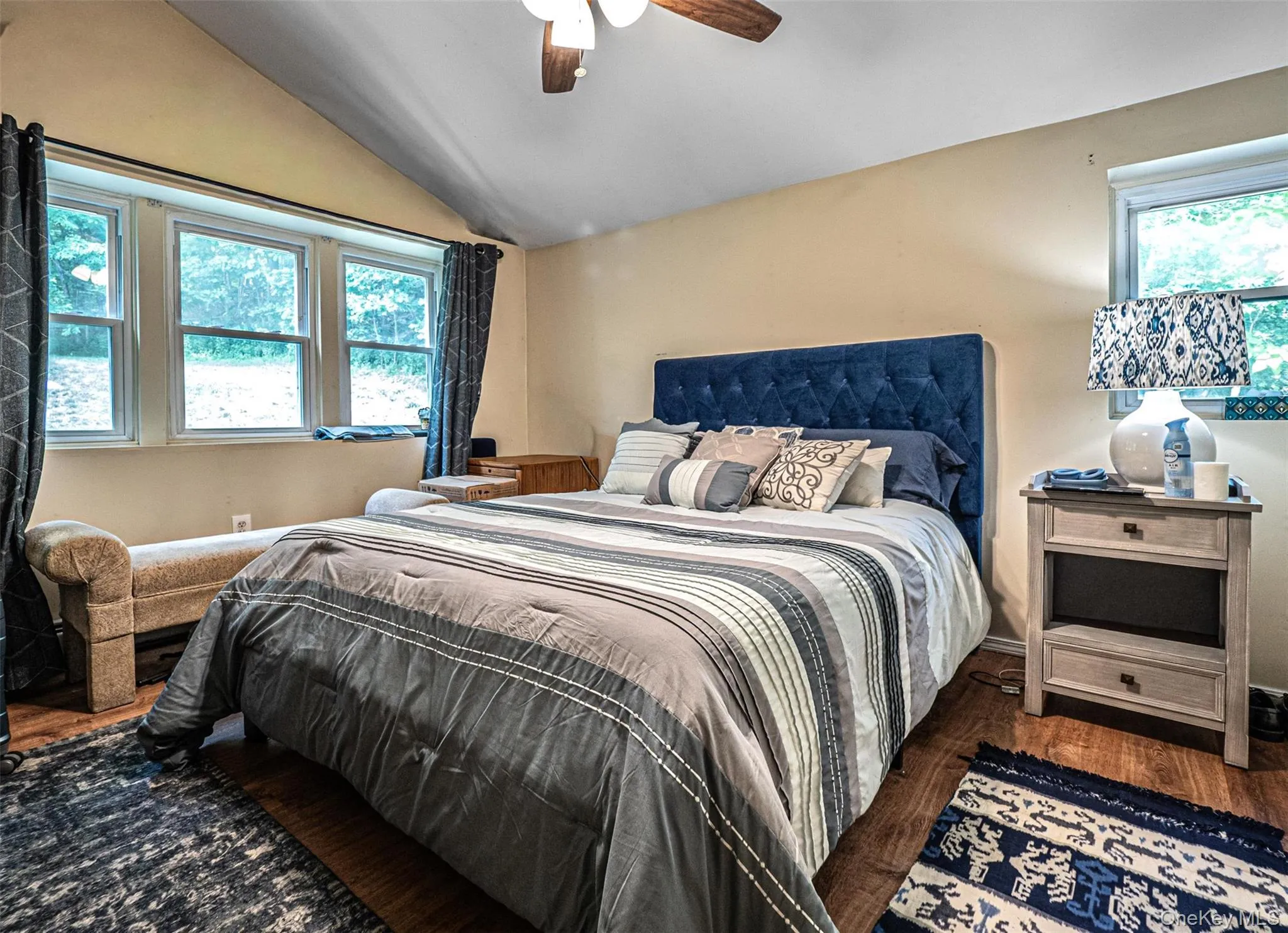 Generous size bedrooms Generous size bedrooms