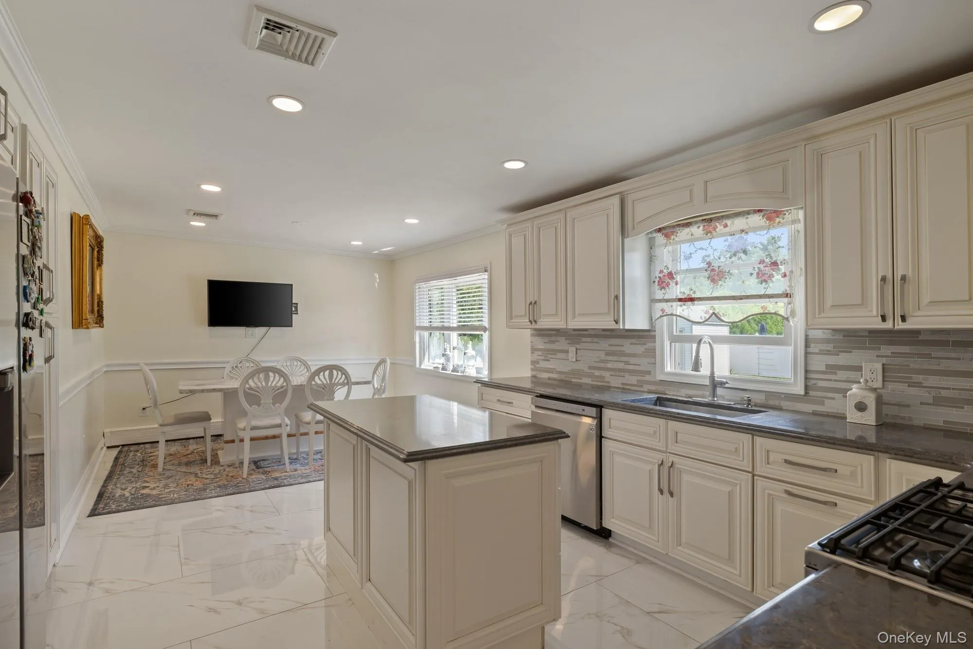 108 Burr Road, Huntington, NY, 5 Bedrooms Bedrooms, 9 Rooms Rooms,5 BathroomsBathrooms,Residential,For Rent,Burr,0,1036534 108 Burr Road, Huntington, NY, 5 Bedrooms Bedrooms, 9 Rooms Rooms,5 BathroomsBathrooms,Residential,For Rent,Burr,0,1036534