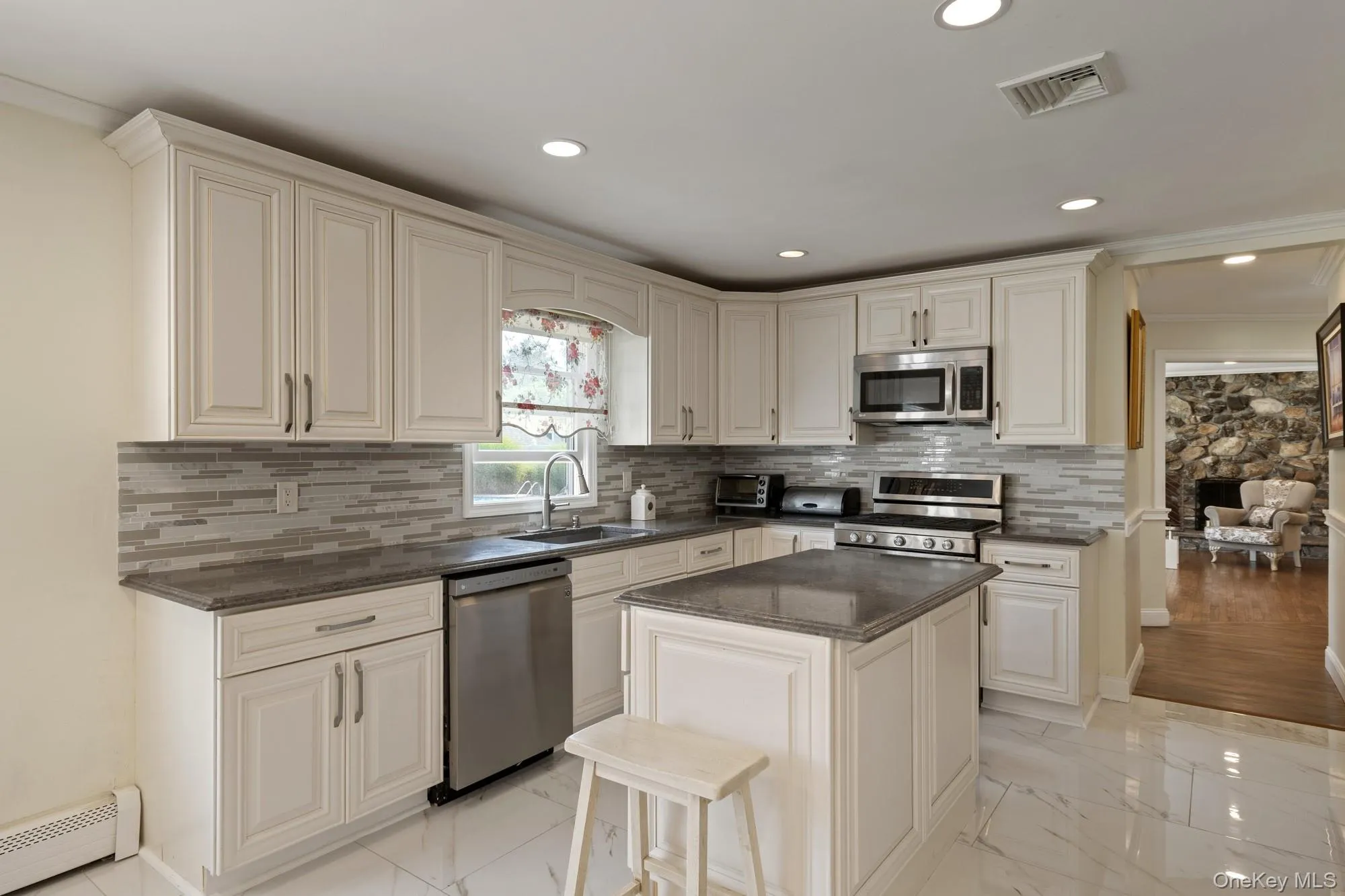 108 Burr Road, Huntington, NY, 5 Bedrooms Bedrooms, 9 Rooms Rooms,5 BathroomsBathrooms,Residential,For Rent,Burr,0,1036534 108 Burr Road, Huntington, NY, 5 Bedrooms Bedrooms, 9 Rooms Rooms,5 BathroomsBathrooms,Residential,For Rent,Burr,0,1036534