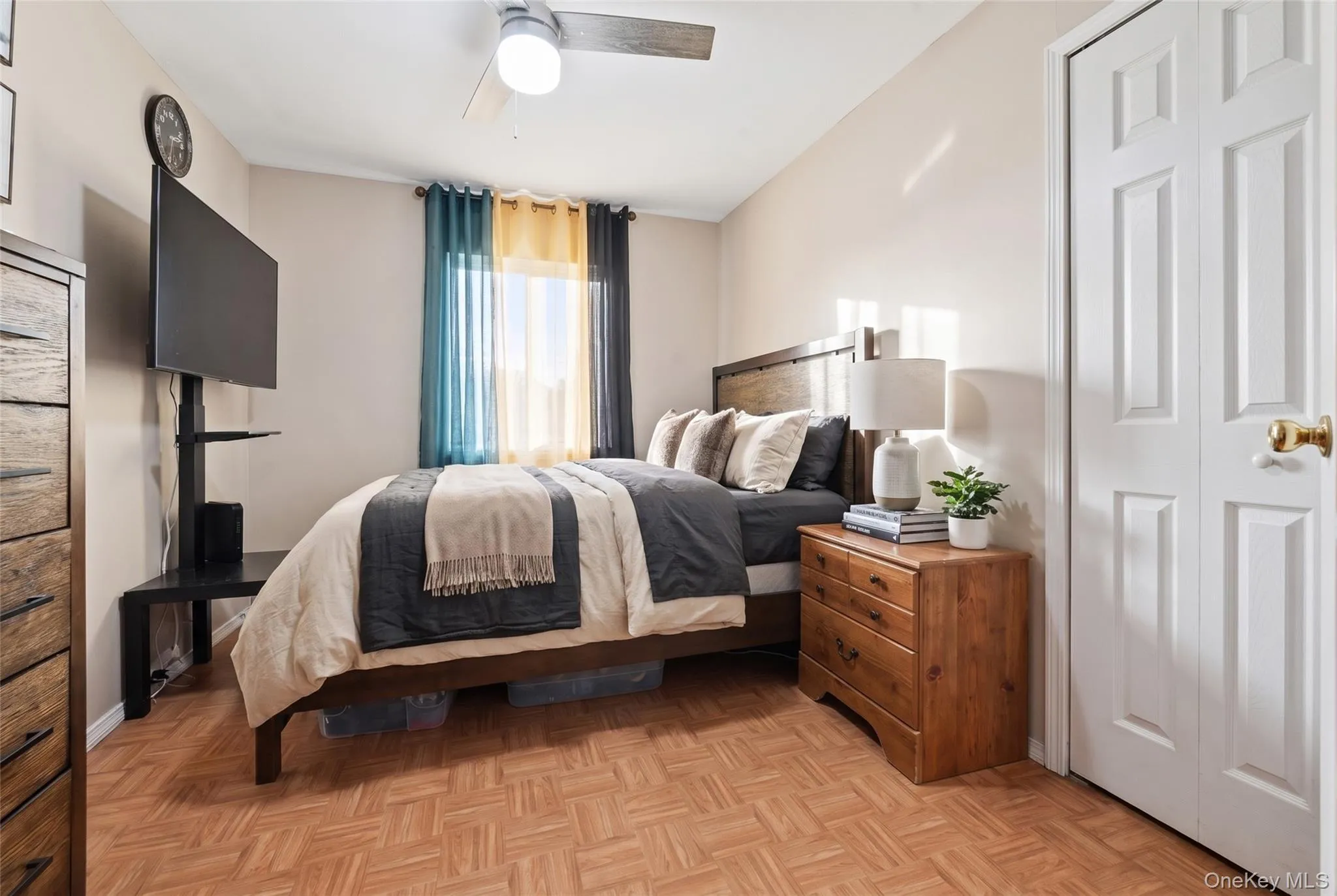 380 Sheridan Street, North Hempstead, NY, 5 Bedrooms Bedrooms, 10 Rooms Rooms,2 BathroomsBathrooms,Residential,For Rent,Sheridan,0,1036537 380 Sheridan Street, North Hempstead, NY, 5 Bedrooms Bedrooms, 10 Rooms Rooms,2 BathroomsBathrooms,Residential,For Rent,Sheridan,0,1036537