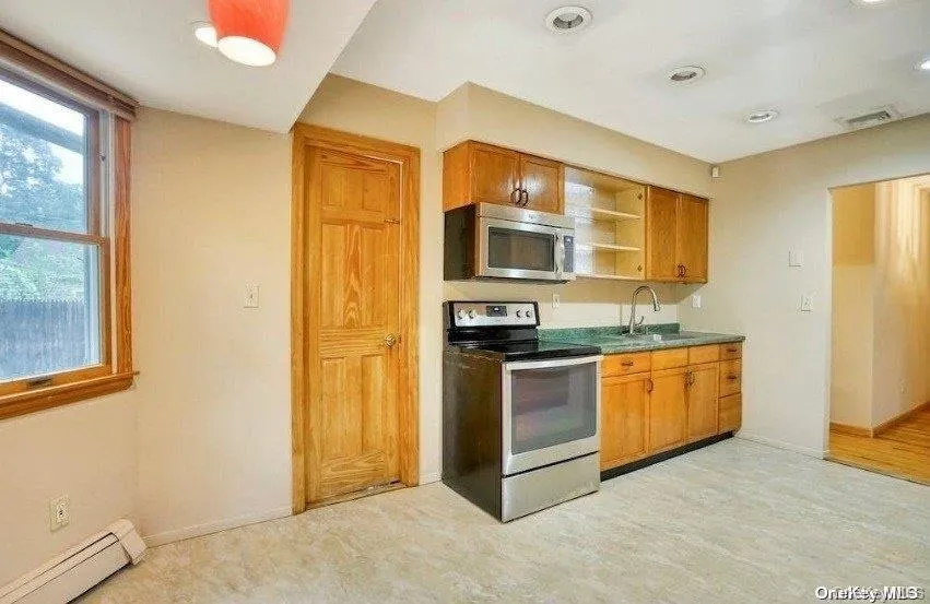 6 Willow Street, Brookhaven, NY, 5 Bedrooms Bedrooms, 6 Rooms Rooms,2 BathroomsBathrooms,Residential Lease,For Rent,Willow,0,1036538 6 Willow Street, Brookhaven, NY, 5 Bedrooms Bedrooms, 6 Rooms Rooms,2 BathroomsBathrooms,Residential Lease,For Rent,Willow,0,1036538