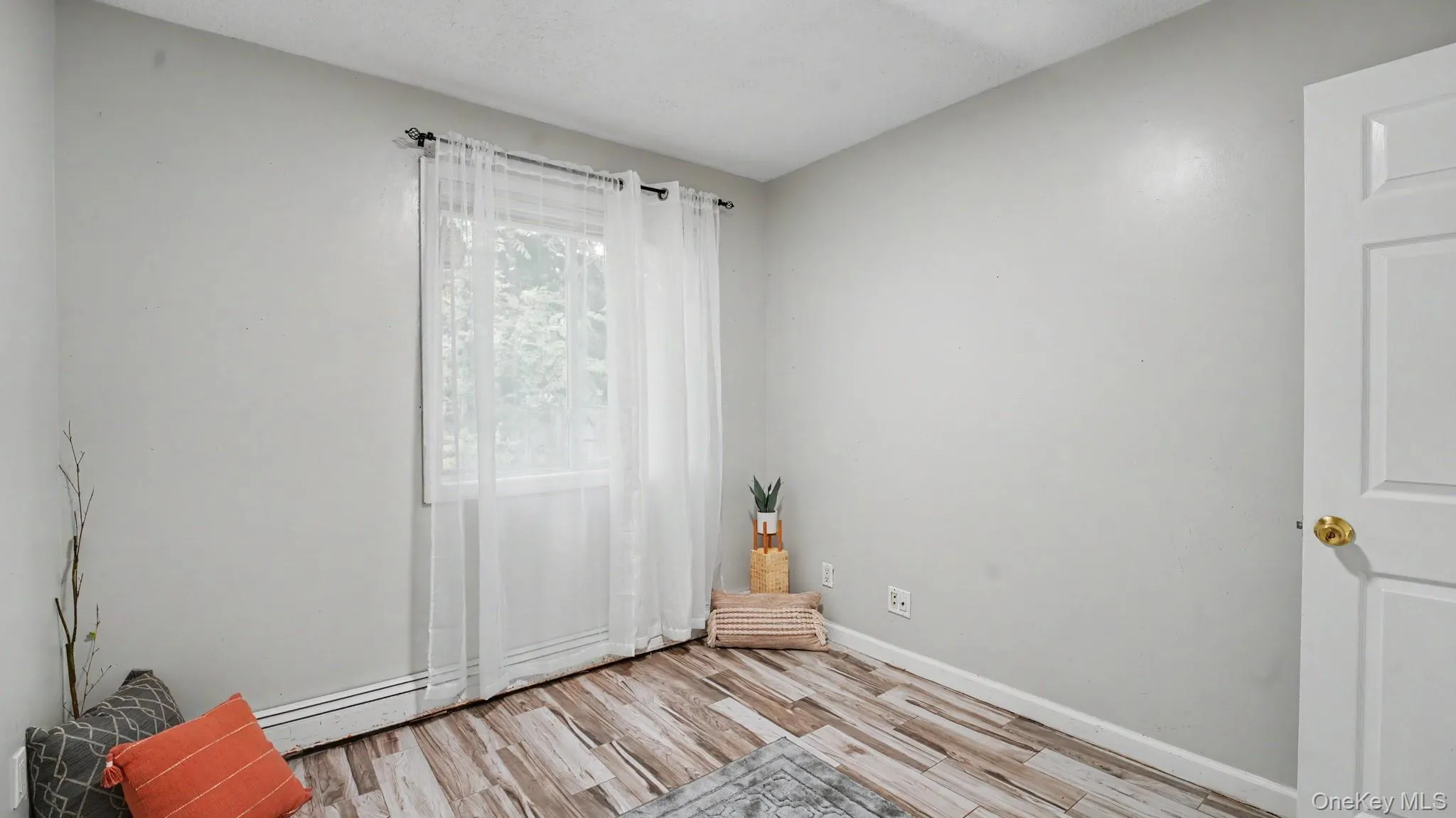 32 Lake Place, Babylon, NY, 3 Bedrooms Bedrooms, 5 Rooms Rooms,1 BathroomBathrooms,Residential,For Rent,Lake,0,1036539 32 Lake Place, Babylon, NY, 3 Bedrooms Bedrooms, 5 Rooms Rooms,1 BathroomBathrooms,Residential,For Rent,Lake,0,1036539