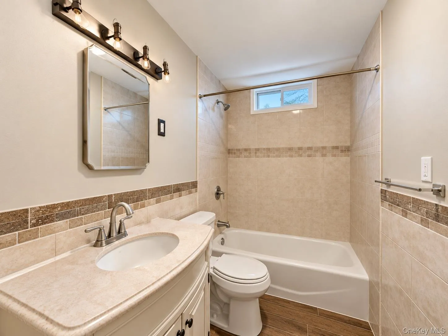 Full Bathroom Full Bathroom