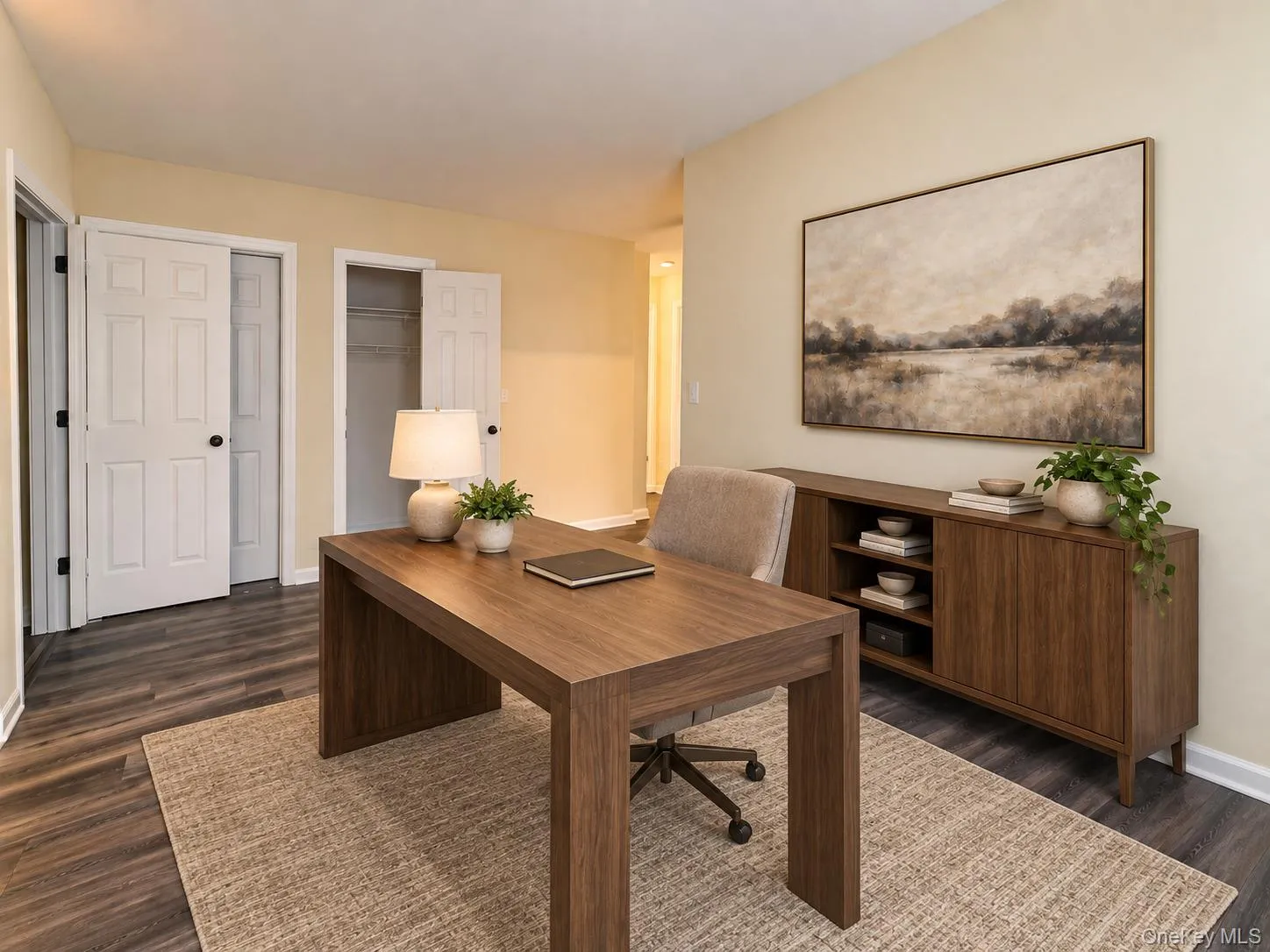 This is a different way to use the dining area space. This is a different way to use the dining area space.