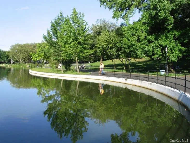Kissena Park Lakeside Walkway Kissena Park Lakeside Walkway