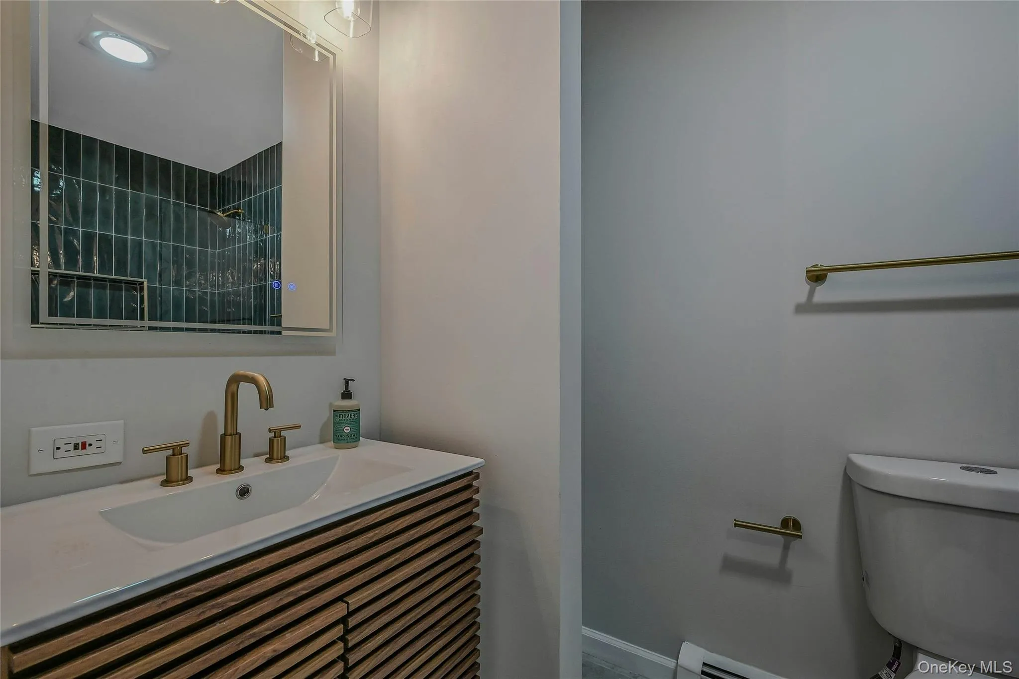 UpstairsFamily Bathroom UpstairsFamily Bathroom