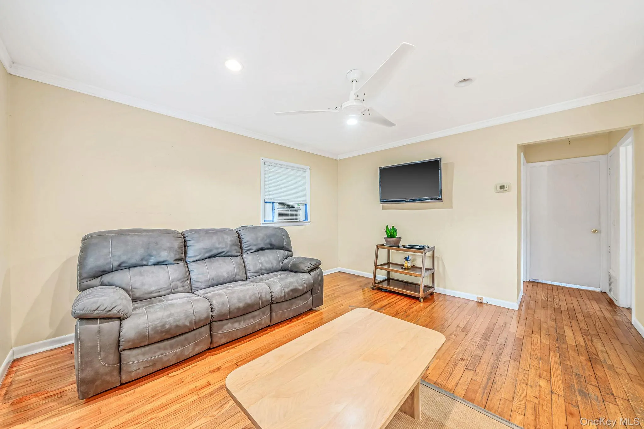 4 Vine Street, Southampton, NY, 2 Bedrooms Bedrooms, 6 Rooms Rooms,1 BathroomBathrooms,Residential,For Rent,Vine,0,1036558 4 Vine Street, Southampton, NY, 2 Bedrooms Bedrooms, 6 Rooms Rooms,1 BathroomBathrooms,Residential,For Rent,Vine,0,1036558