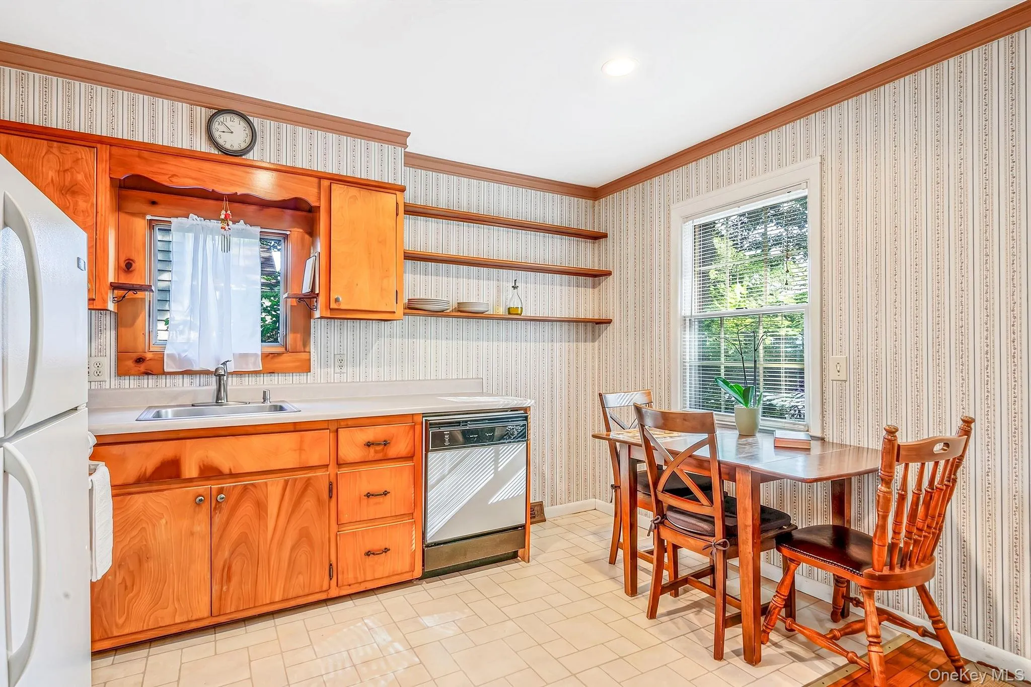 4 Vine Street, Southampton, NY, 2 Bedrooms Bedrooms, 6 Rooms Rooms,1 BathroomBathrooms,Residential,For Rent,Vine,0,1036558 4 Vine Street, Southampton, NY, 2 Bedrooms Bedrooms, 6 Rooms Rooms,1 BathroomBathrooms,Residential,For Rent,Vine,0,1036558