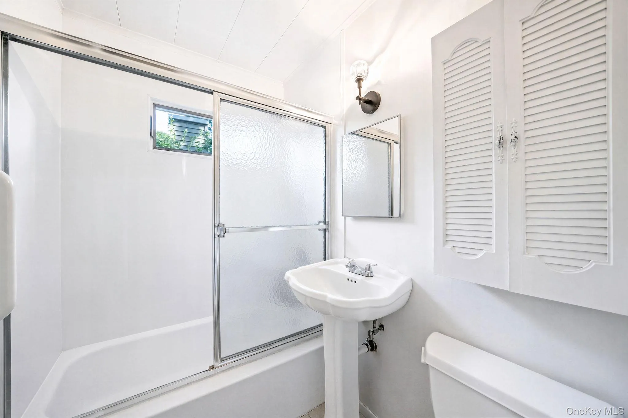 4 Vine Street, Southampton, NY, 2 Bedrooms Bedrooms, 6 Rooms Rooms,1 BathroomBathrooms,Residential,For Rent,Vine,0,1036558 4 Vine Street, Southampton, NY, 2 Bedrooms Bedrooms, 6 Rooms Rooms,1 BathroomBathrooms,Residential,For Rent,Vine,0,1036558
