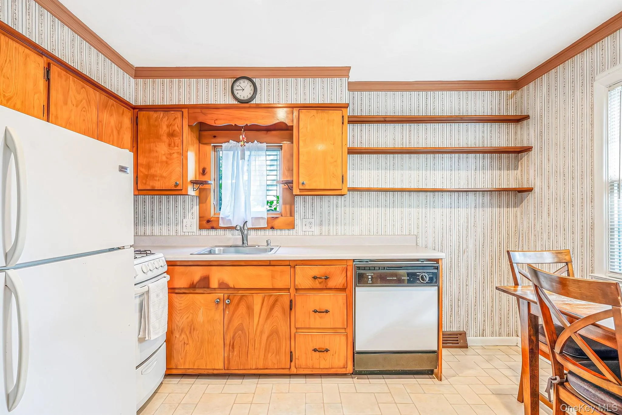 4 Vine Street, Southampton, NY, 2 Bedrooms Bedrooms, 6 Rooms Rooms,1 BathroomBathrooms,Residential,For Rent,Vine,0,1036558 4 Vine Street, Southampton, NY, 2 Bedrooms Bedrooms, 6 Rooms Rooms,1 BathroomBathrooms,Residential,For Rent,Vine,0,1036558