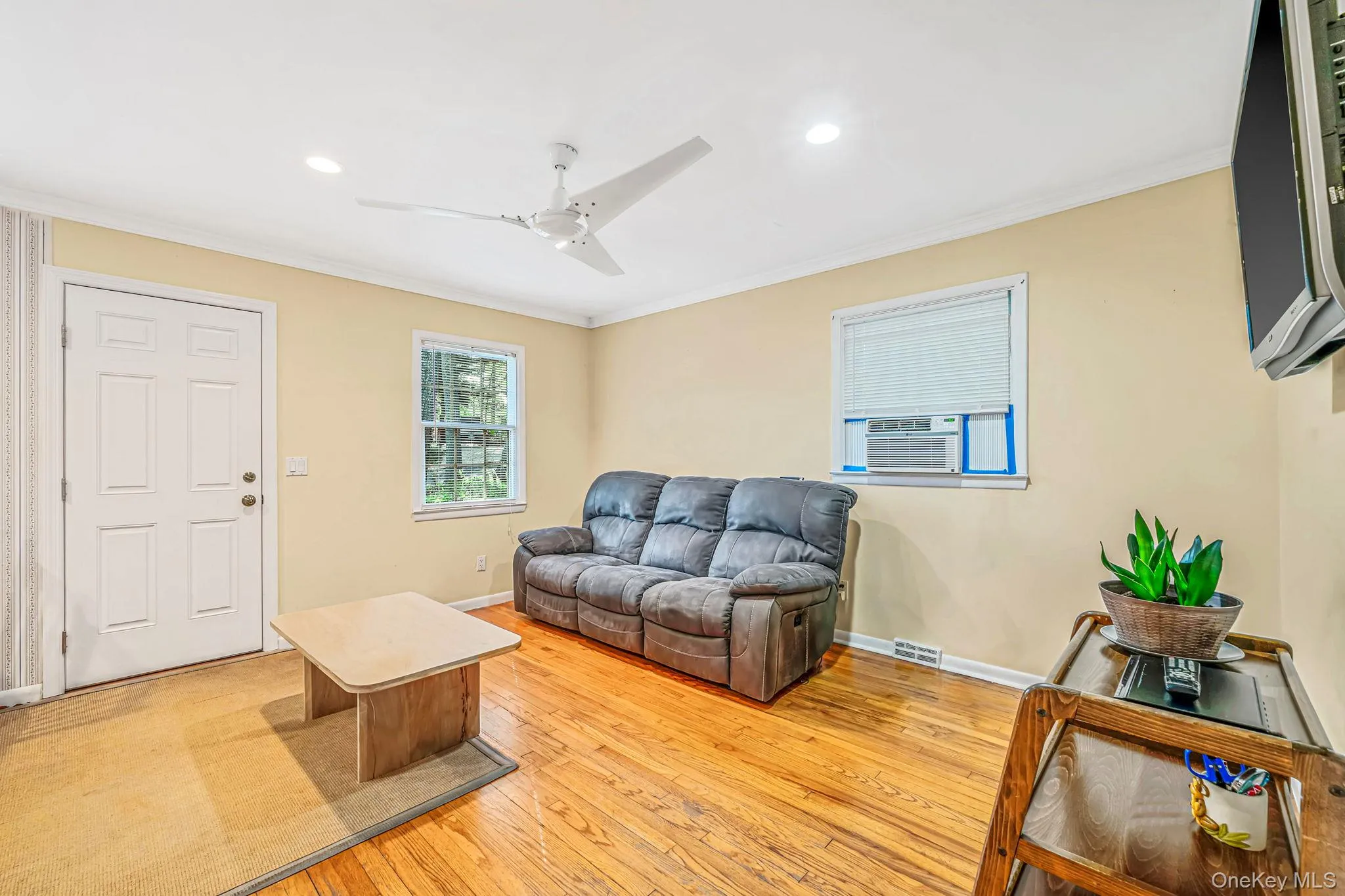 4 Vine Street, Southampton, NY, 2 Bedrooms Bedrooms, 6 Rooms Rooms,1 BathroomBathrooms,Residential,For Rent,Vine,0,1036558 4 Vine Street, Southampton, NY, 2 Bedrooms Bedrooms, 6 Rooms Rooms,1 BathroomBathrooms,Residential,For Rent,Vine,0,1036558