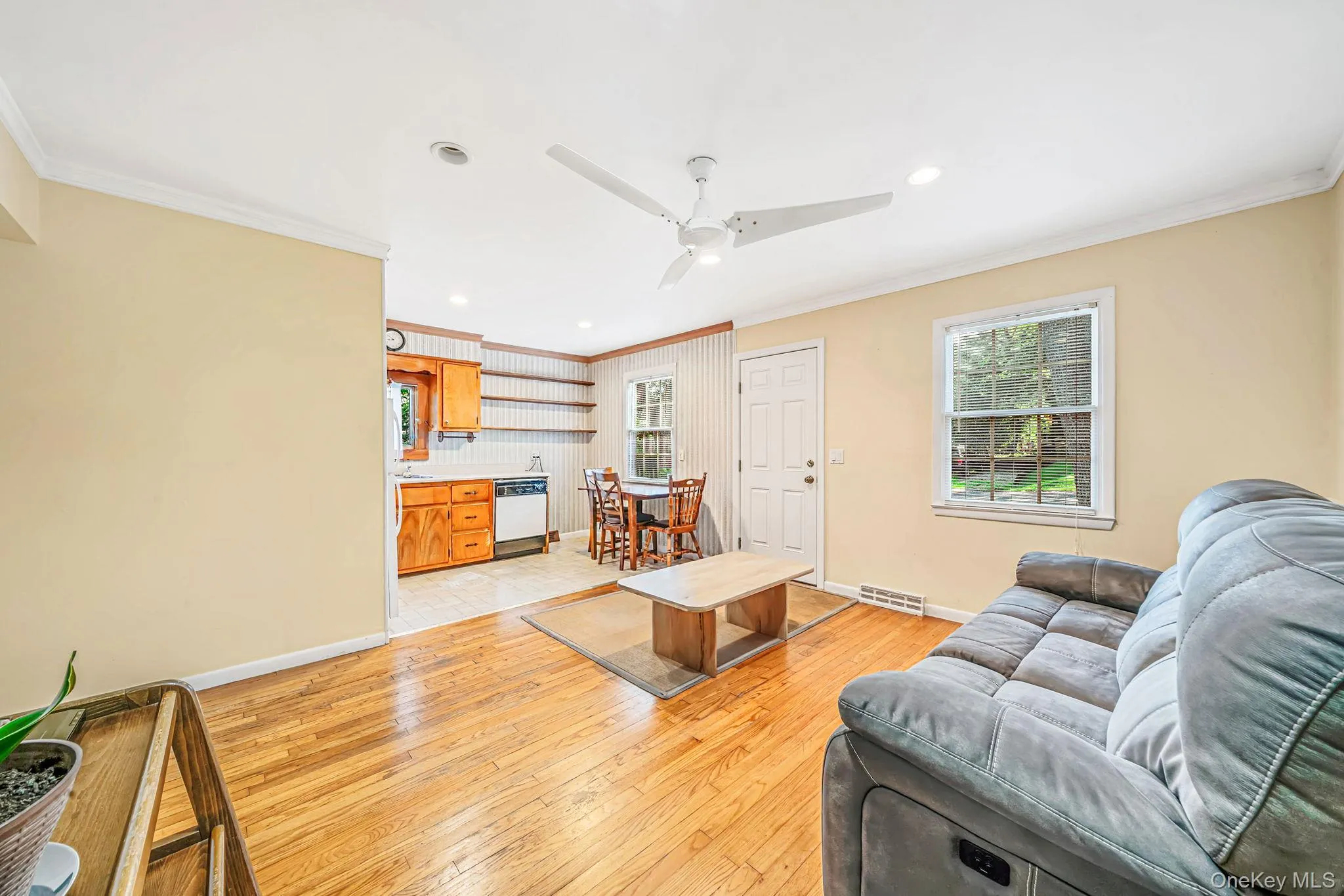 4 Vine Street, Southampton, NY, 2 Bedrooms Bedrooms, 6 Rooms Rooms,1 BathroomBathrooms,Residential,For Rent,Vine,0,1036558 4 Vine Street, Southampton, NY, 2 Bedrooms Bedrooms, 6 Rooms Rooms,1 BathroomBathrooms,Residential,For Rent,Vine,0,1036558