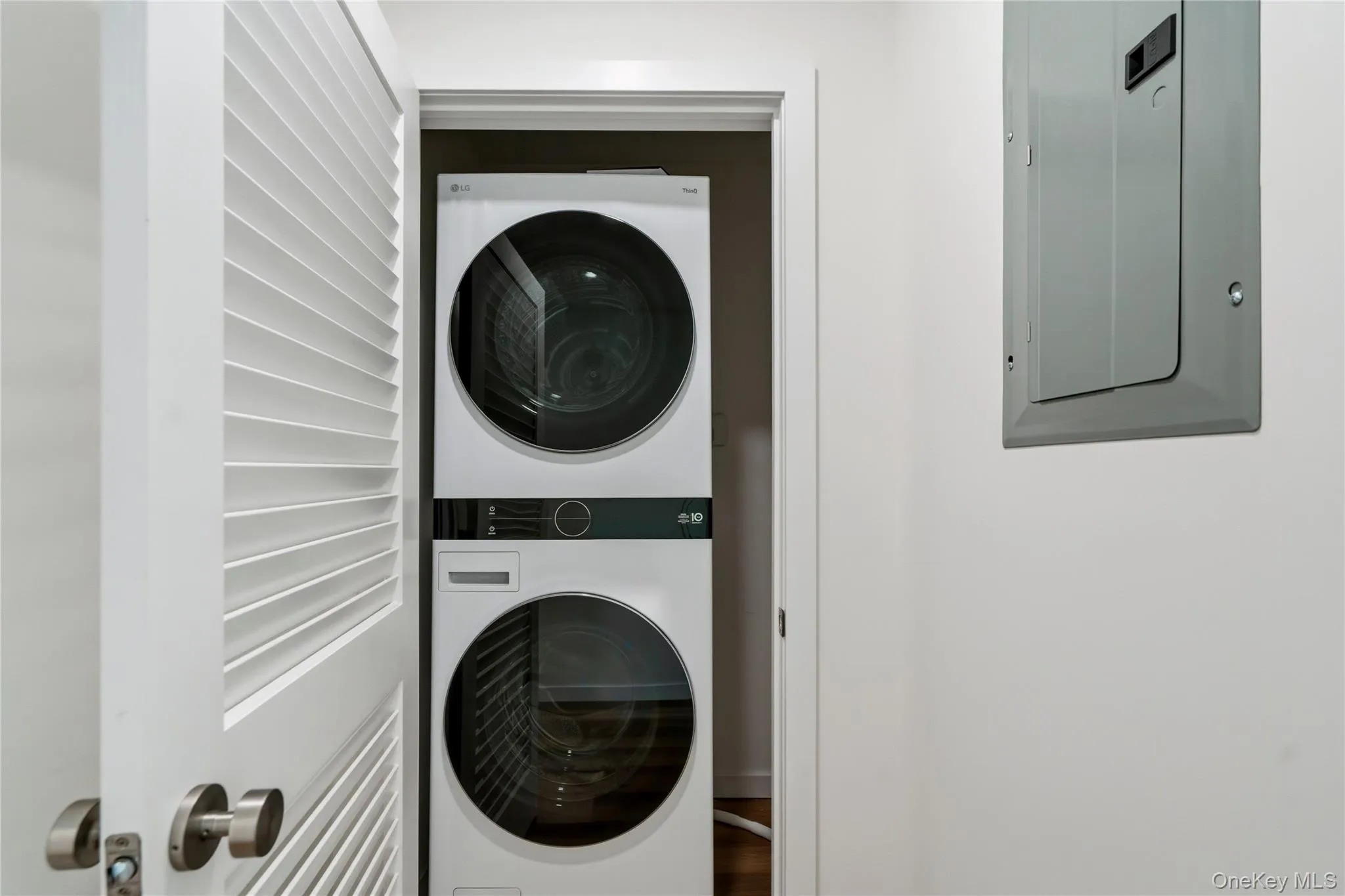 62-47 60th Street, New York, NY, 3 Bedrooms Bedrooms, 6 Rooms Rooms,1 BathroomBathrooms,Residential Lease,For Rent,60th,0,1036565 62-47 60th Street, New York, NY, 3 Bedrooms Bedrooms, 6 Rooms Rooms,1 BathroomBathrooms,Residential Lease,For Rent,60th,0,1036565
