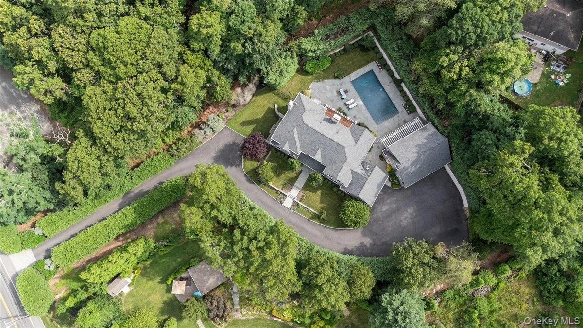 1481 Country Road, Riverhead, NY, 4 Bedrooms Bedrooms, 10 Rooms Rooms,4 BathroomsBathrooms,Residential,For Rent,Country,0,1036567 1481 Country Road, Riverhead, NY, 4 Bedrooms Bedrooms, 10 Rooms Rooms,4 BathroomsBathrooms,Residential,For Rent,Country,0,1036567