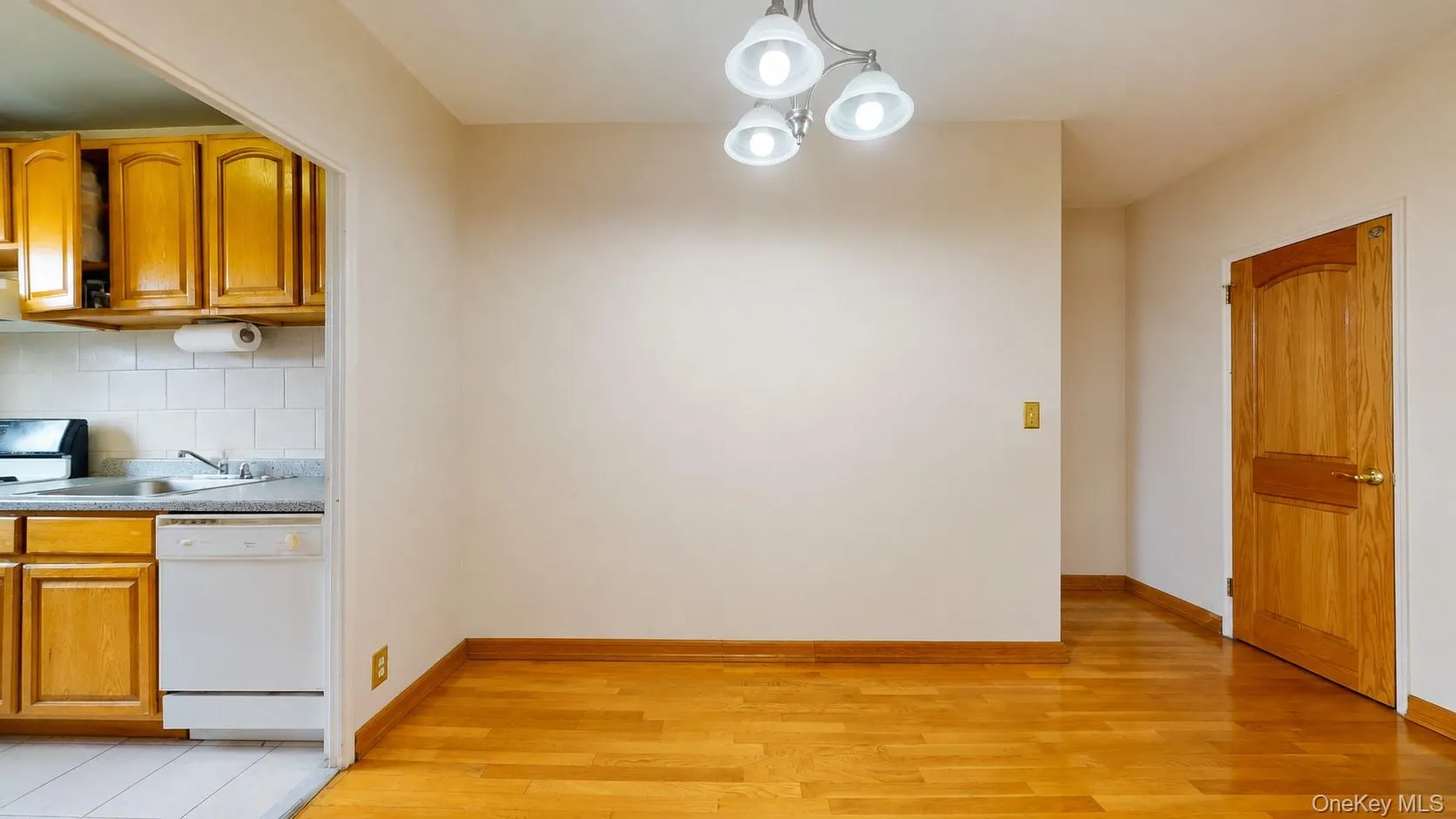 99-05 63rd Dr, New York, NY, 2 Bedrooms Bedrooms, 5 Rooms Rooms,1 BathroomBathrooms,Residential,For Rent,63rd Dr,0,1036568 99-05 63rd Dr, New York, NY, 2 Bedrooms Bedrooms, 5 Rooms Rooms,1 BathroomBathrooms,Residential,For Rent,63rd Dr,0,1036568
