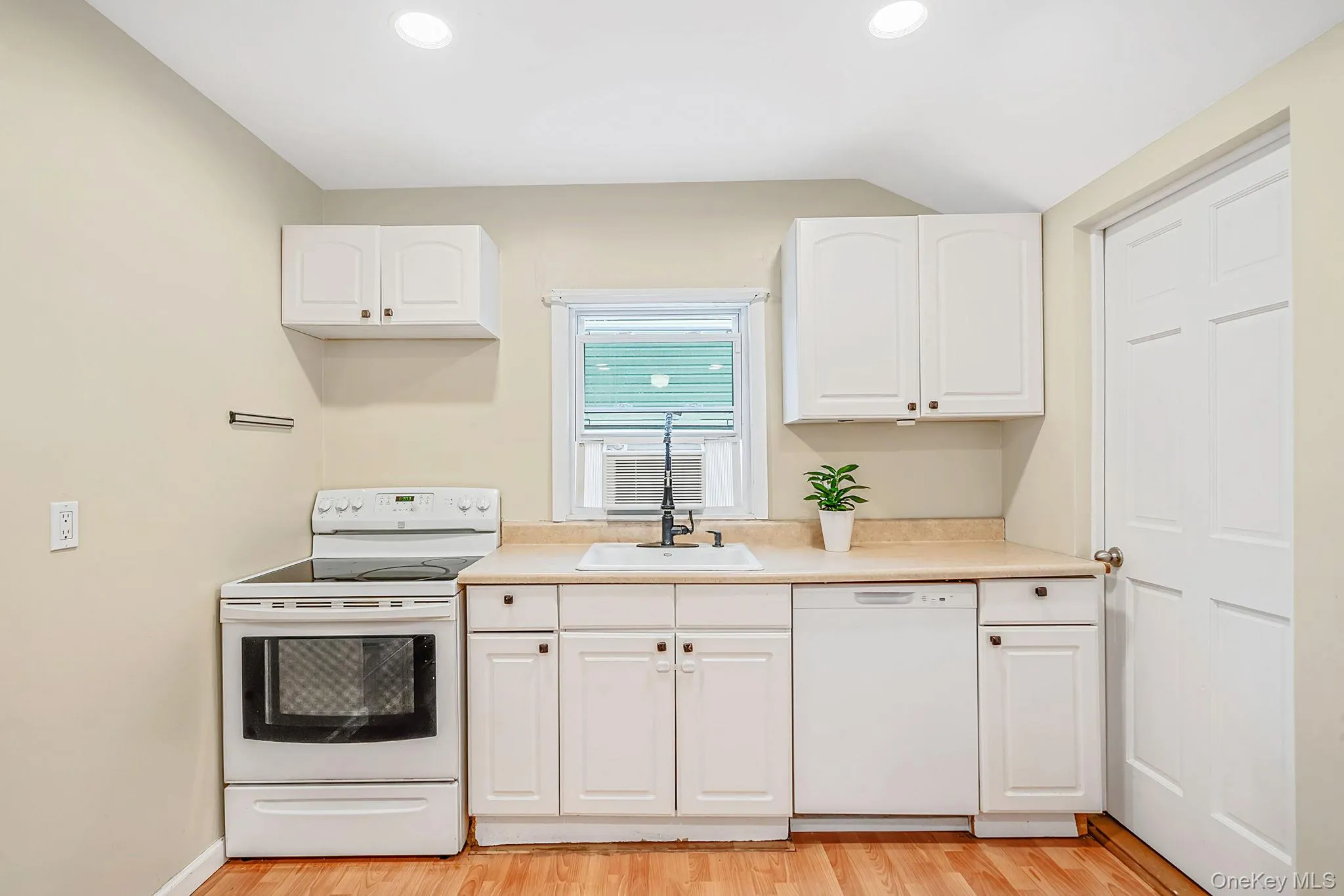 86 Woodycrest Drive, Brookhaven, NY, 2 Bedrooms Bedrooms, 4 Rooms Rooms,1 BathroomBathrooms,Residential,For Rent,Woodycrest,0,1036569 86 Woodycrest Drive, Brookhaven, NY, 2 Bedrooms Bedrooms, 4 Rooms Rooms,1 BathroomBathrooms,Residential,For Rent,Woodycrest,0,1036569