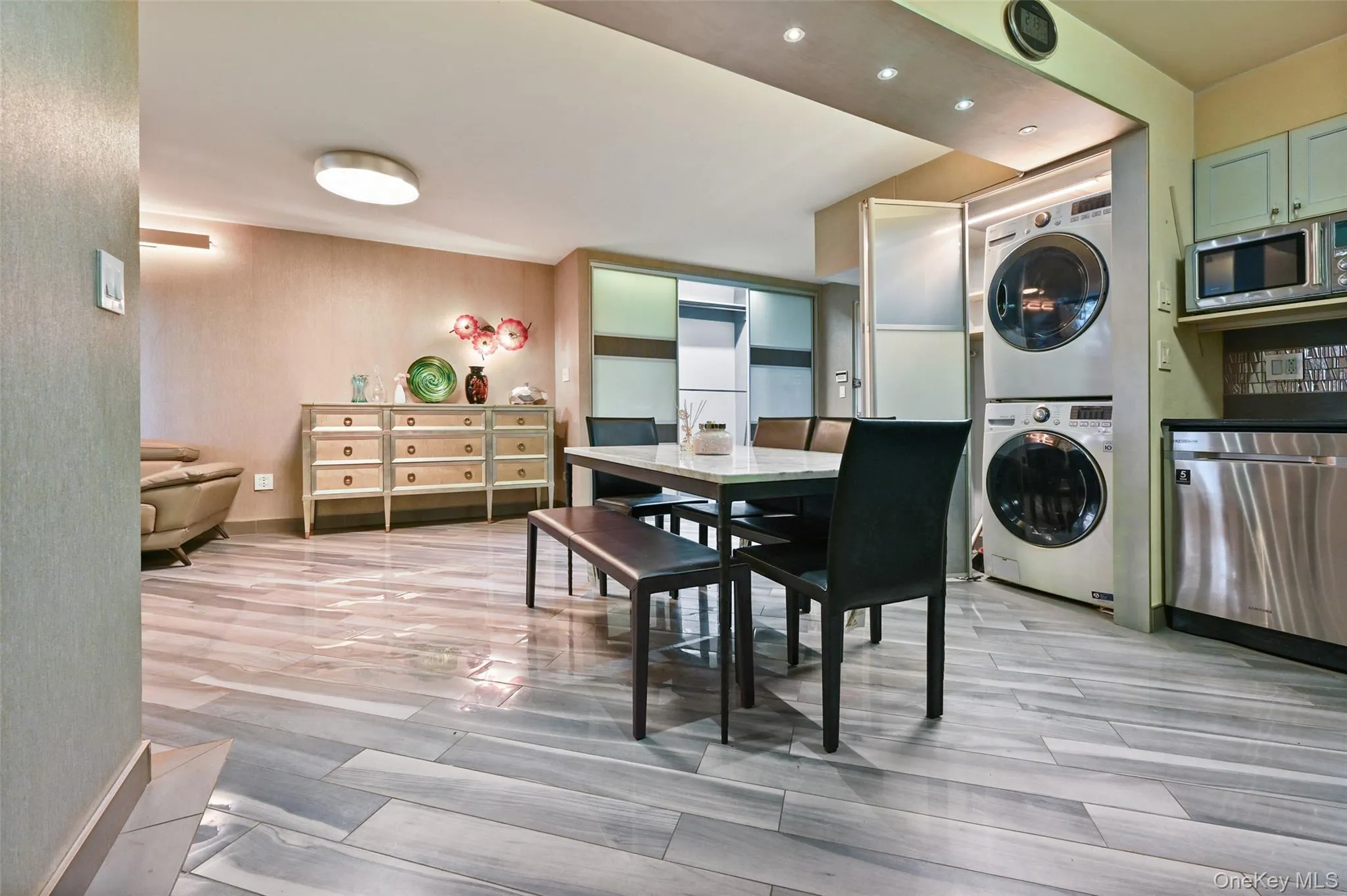 210-19 26th Avenue, New York, NY, 2 Bedrooms Bedrooms, 4 Rooms Rooms,1 BathroomBathrooms,Residential Lease,For Rent,26th,0,1036572 210-19 26th Avenue, New York, NY, 2 Bedrooms Bedrooms, 4 Rooms Rooms,1 BathroomBathrooms,Residential Lease,For Rent,26th,0,1036572