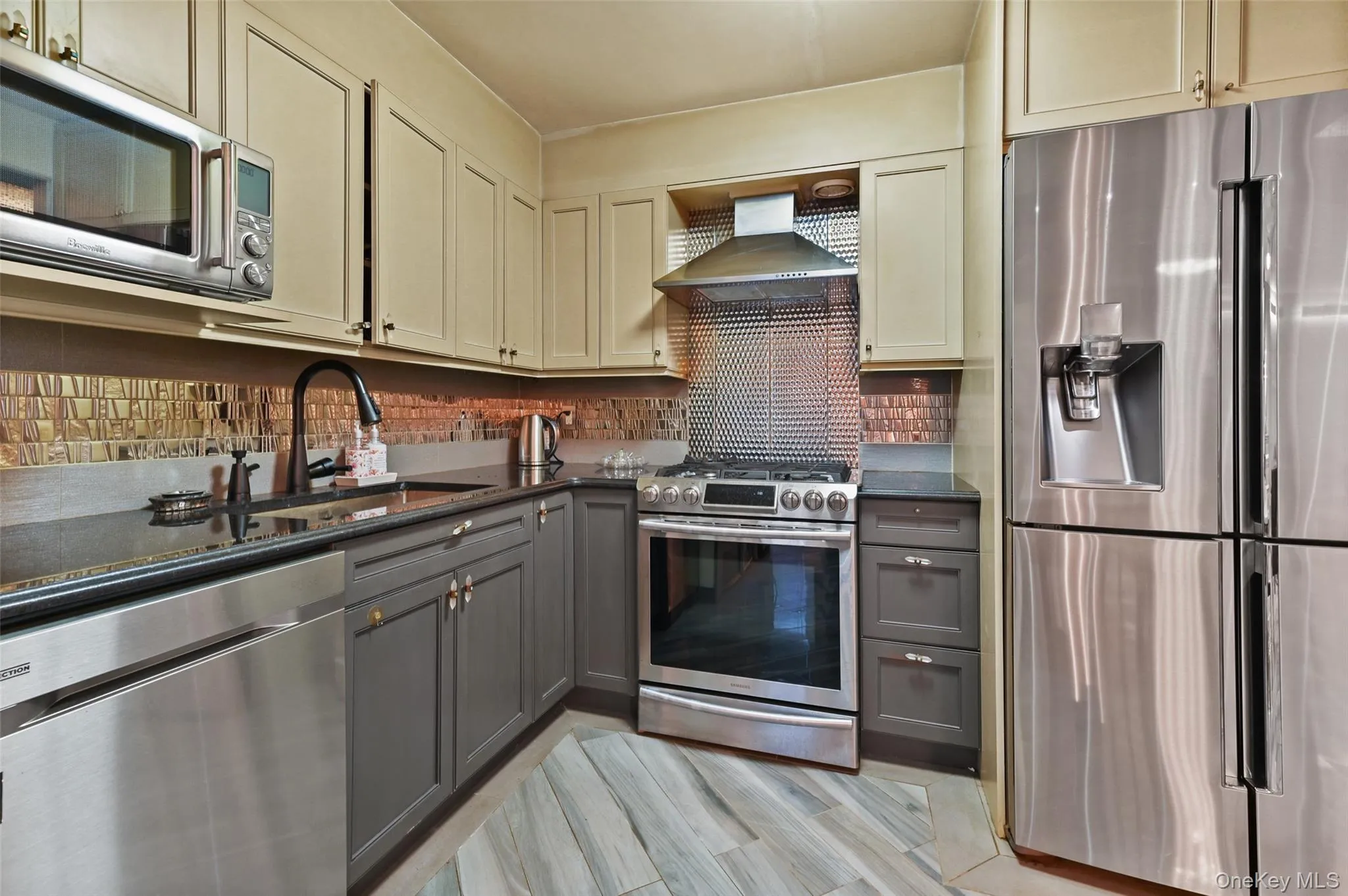 210-19 26th Avenue, New York, NY, 2 Bedrooms Bedrooms, 4 Rooms Rooms,1 BathroomBathrooms,Residential Lease,For Rent,26th,0,1036572 210-19 26th Avenue, New York, NY, 2 Bedrooms Bedrooms, 4 Rooms Rooms,1 BathroomBathrooms,Residential Lease,For Rent,26th,0,1036572