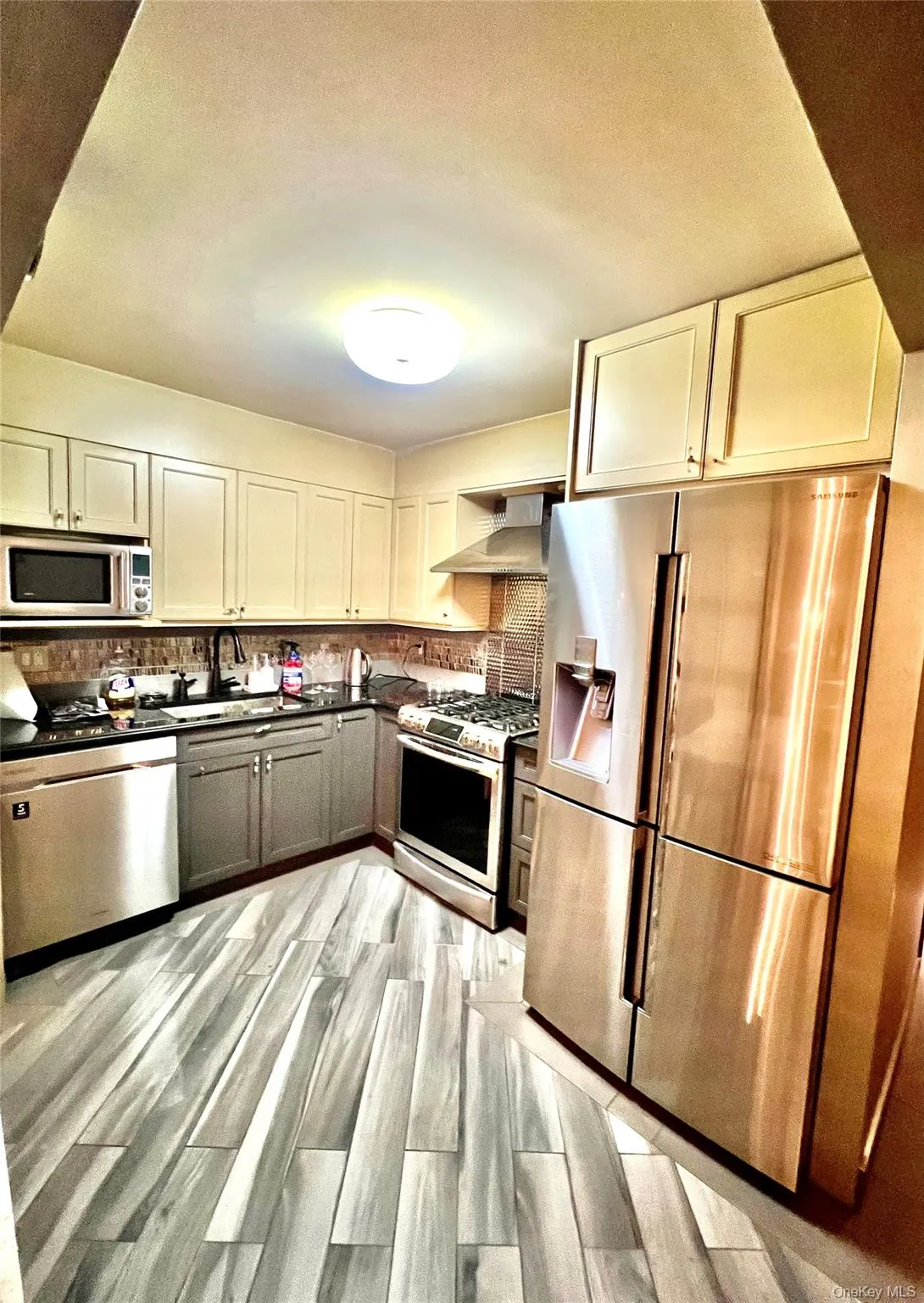 210-19 26th Avenue, New York, NY, 2 Bedrooms Bedrooms, 4 Rooms Rooms,1 BathroomBathrooms,Residential Lease,For Rent,26th,0,1036572 210-19 26th Avenue, New York, NY, 2 Bedrooms Bedrooms, 4 Rooms Rooms,1 BathroomBathrooms,Residential Lease,For Rent,26th,0,1036572