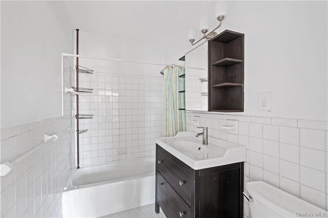 bathroom bathroom