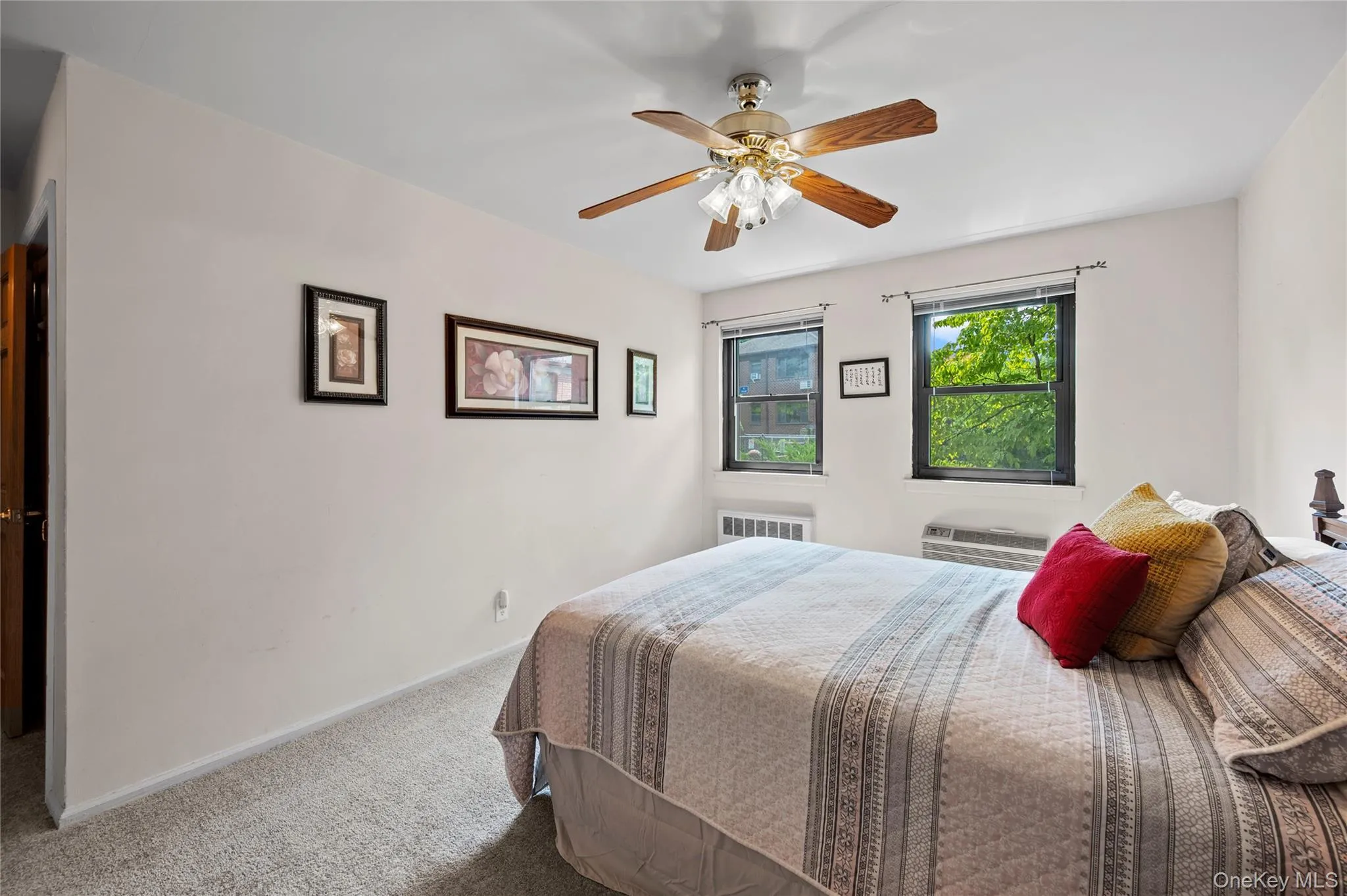 Bright primary bedroom with a window AC Bright primary bedroom with a window AC