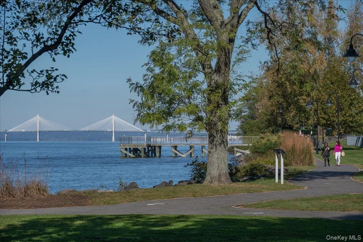 Looking north to Mario Cuomo Bridge. Looking north to Mario Cuomo Bridge.