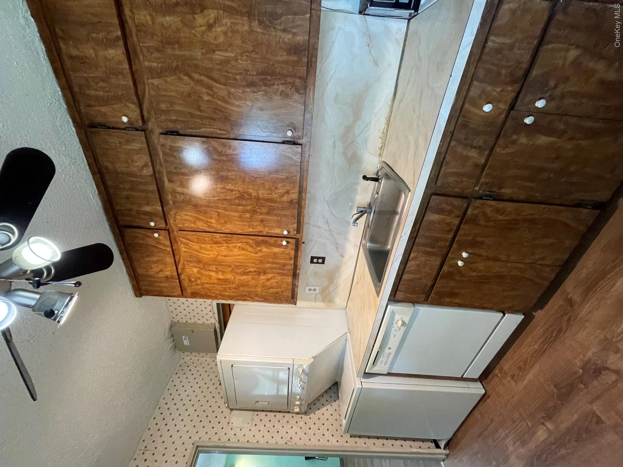 252-14 63rd Avenue, New York, NY, 3 Bedrooms Bedrooms, 6 Rooms Rooms,1 BathroomBathrooms,Residential,For Rent,63rd,0,1036595 252-14 63rd Avenue, New York, NY, 3 Bedrooms Bedrooms, 6 Rooms Rooms,1 BathroomBathrooms,Residential,For Rent,63rd,0,1036595