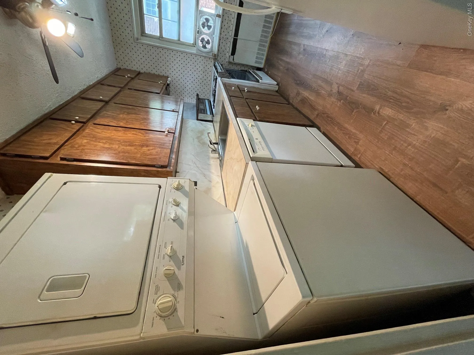 252-14 63rd Avenue, New York, NY, 3 Bedrooms Bedrooms, 6 Rooms Rooms,1 BathroomBathrooms,Residential,For Rent,63rd,0,1036595 252-14 63rd Avenue, New York, NY, 3 Bedrooms Bedrooms, 6 Rooms Rooms,1 BathroomBathrooms,Residential,For Rent,63rd,0,1036595