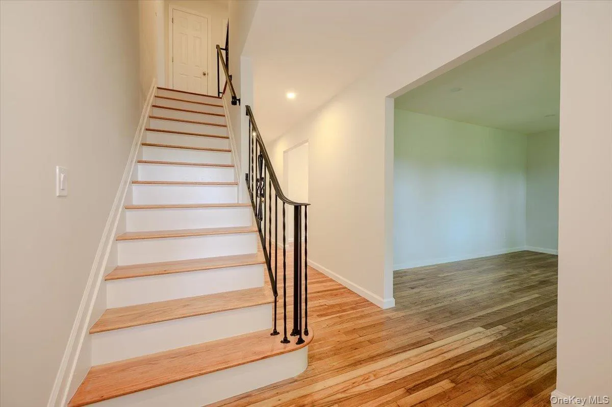 43 Evert Street, Huntington, NY, 3 Bedrooms Bedrooms, 6 Rooms Rooms,1 BathroomBathrooms,Residential Lease,For Rent,Evert,0,1036597 43 Evert Street, Huntington, NY, 3 Bedrooms Bedrooms, 6 Rooms Rooms,1 BathroomBathrooms,Residential Lease,For Rent,Evert,0,1036597