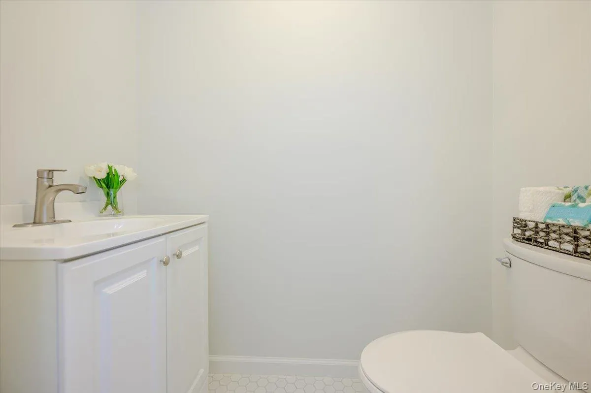 1st Fl Powder Room 1st Fl Powder Room