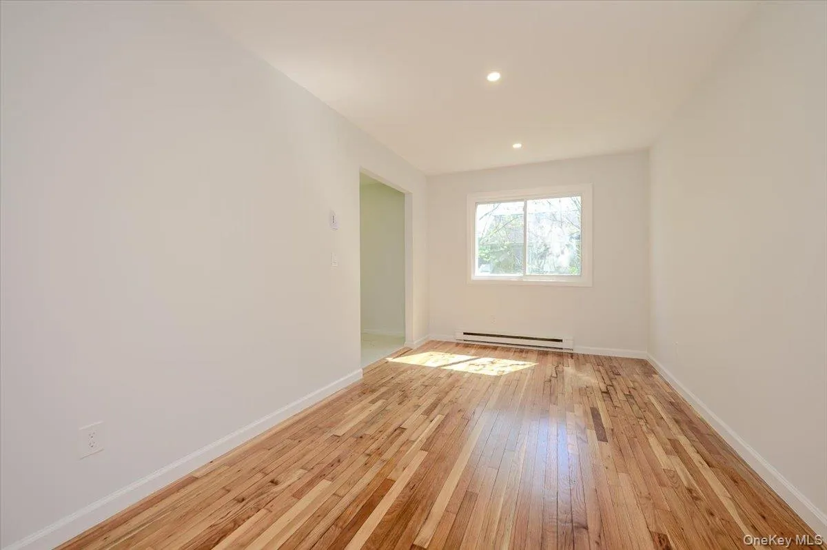 43 Evert Street, Huntington, NY, 3 Bedrooms Bedrooms, 6 Rooms Rooms,1 BathroomBathrooms,Residential Lease,For Rent,Evert,0,1036597 43 Evert Street, Huntington, NY, 3 Bedrooms Bedrooms, 6 Rooms Rooms,1 BathroomBathrooms,Residential Lease,For Rent,Evert,0,1036597