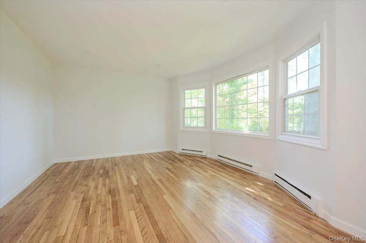 43 Evert Street, Huntington, NY, 3 Bedrooms Bedrooms, 6 Rooms Rooms,1 BathroomBathrooms,Residential Lease,For Rent,Evert,0,1036597 43 Evert Street, Huntington, NY, 3 Bedrooms Bedrooms, 6 Rooms Rooms,1 BathroomBathrooms,Residential Lease,For Rent,Evert,0,1036597