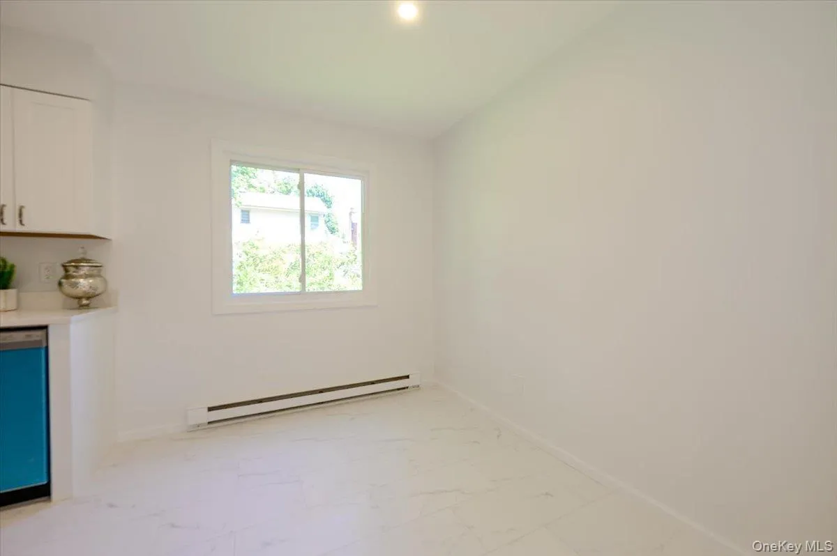 43 Evert Street, Huntington, NY, 3 Bedrooms Bedrooms, 6 Rooms Rooms,1 BathroomBathrooms,Residential Lease,For Rent,Evert,0,1036597 43 Evert Street, Huntington, NY, 3 Bedrooms Bedrooms, 6 Rooms Rooms,1 BathroomBathrooms,Residential Lease,For Rent,Evert,0,1036597