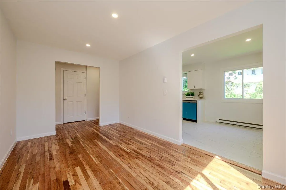 43 Evert Street, Huntington, NY, 3 Bedrooms Bedrooms, 6 Rooms Rooms,1 BathroomBathrooms,Residential Lease,For Rent,Evert,0,1036597 43 Evert Street, Huntington, NY, 3 Bedrooms Bedrooms, 6 Rooms Rooms,1 BathroomBathrooms,Residential Lease,For Rent,Evert,0,1036597