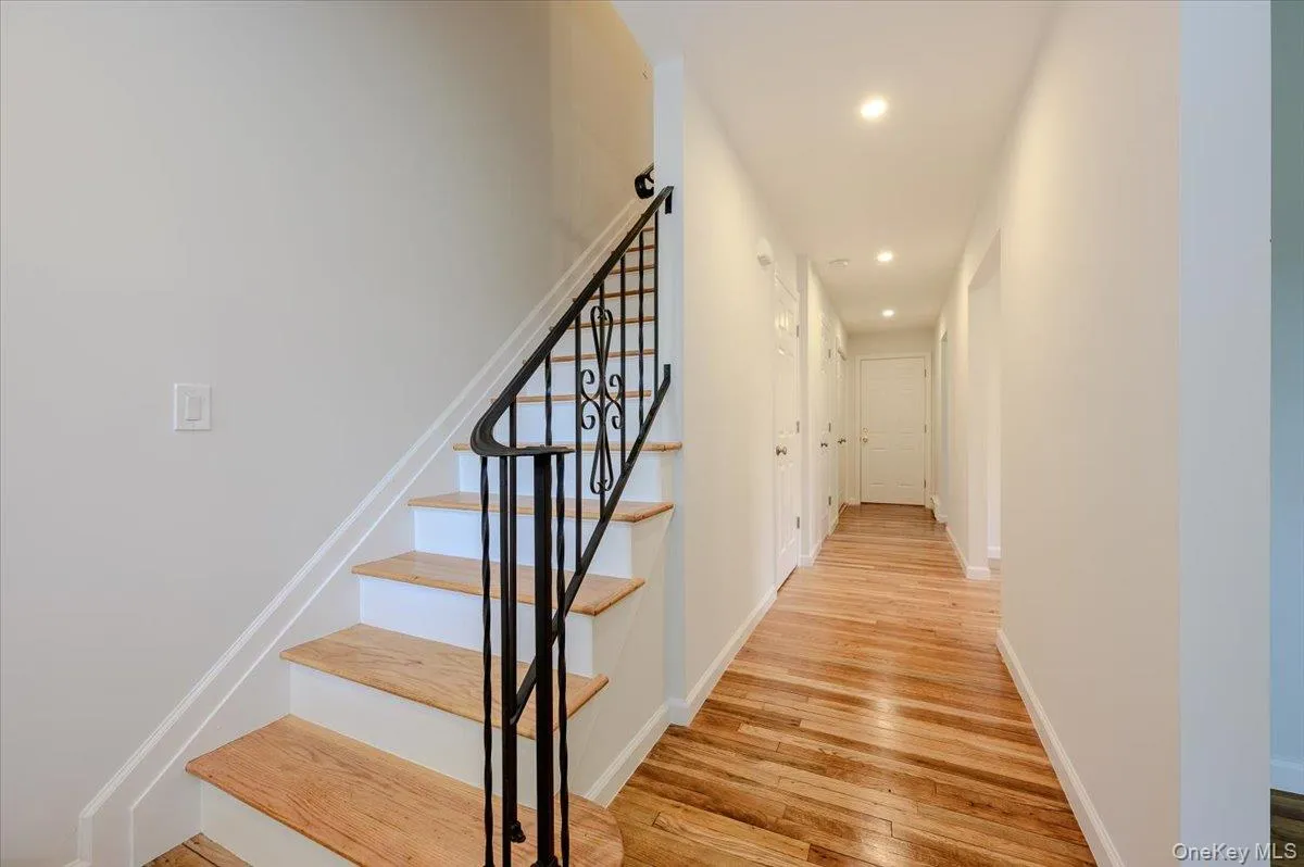 43 Evert Street, Huntington, NY, 3 Bedrooms Bedrooms, 6 Rooms Rooms,1 BathroomBathrooms,Residential Lease,For Rent,Evert,0,1036597 43 Evert Street, Huntington, NY, 3 Bedrooms Bedrooms, 6 Rooms Rooms,1 BathroomBathrooms,Residential Lease,For Rent,Evert,0,1036597