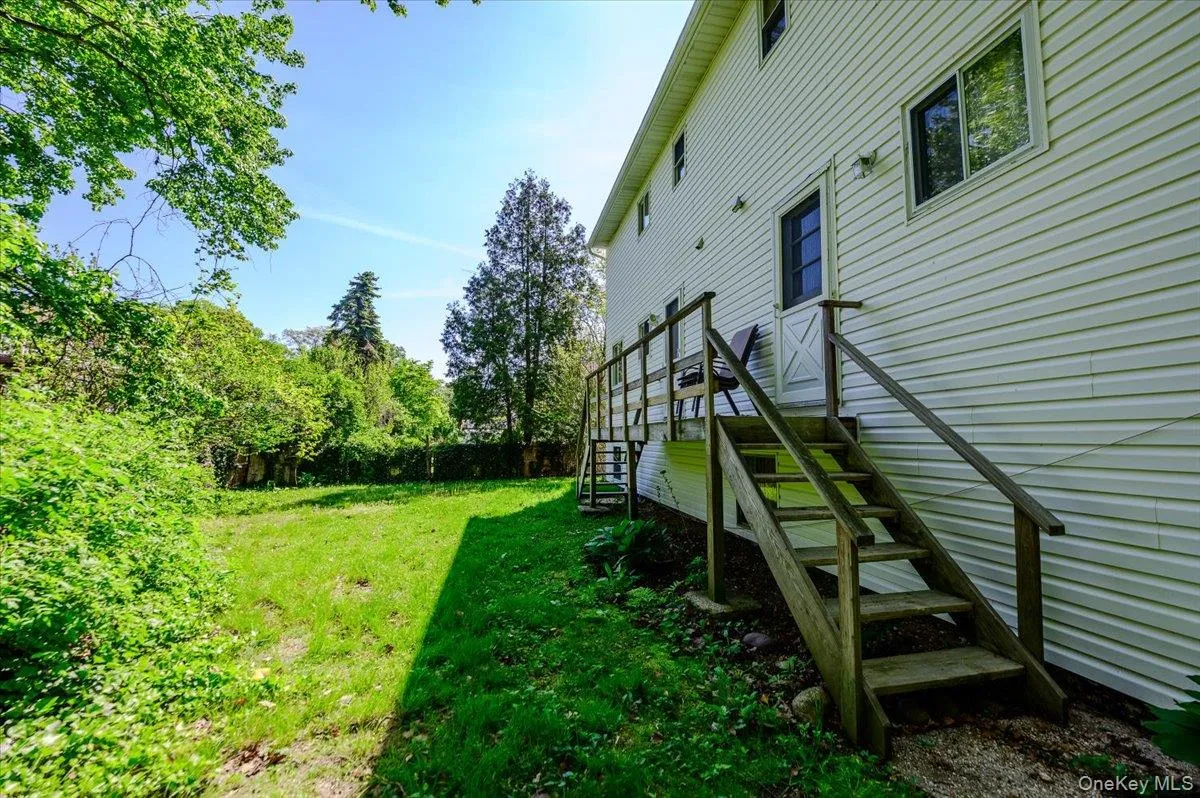 43 Evert Street, Huntington, NY, 3 Bedrooms Bedrooms, 6 Rooms Rooms,1 BathroomBathrooms,Residential Lease,For Rent,Evert,0,1036597 43 Evert Street, Huntington, NY, 3 Bedrooms Bedrooms, 6 Rooms Rooms,1 BathroomBathrooms,Residential Lease,For Rent,Evert,0,1036597