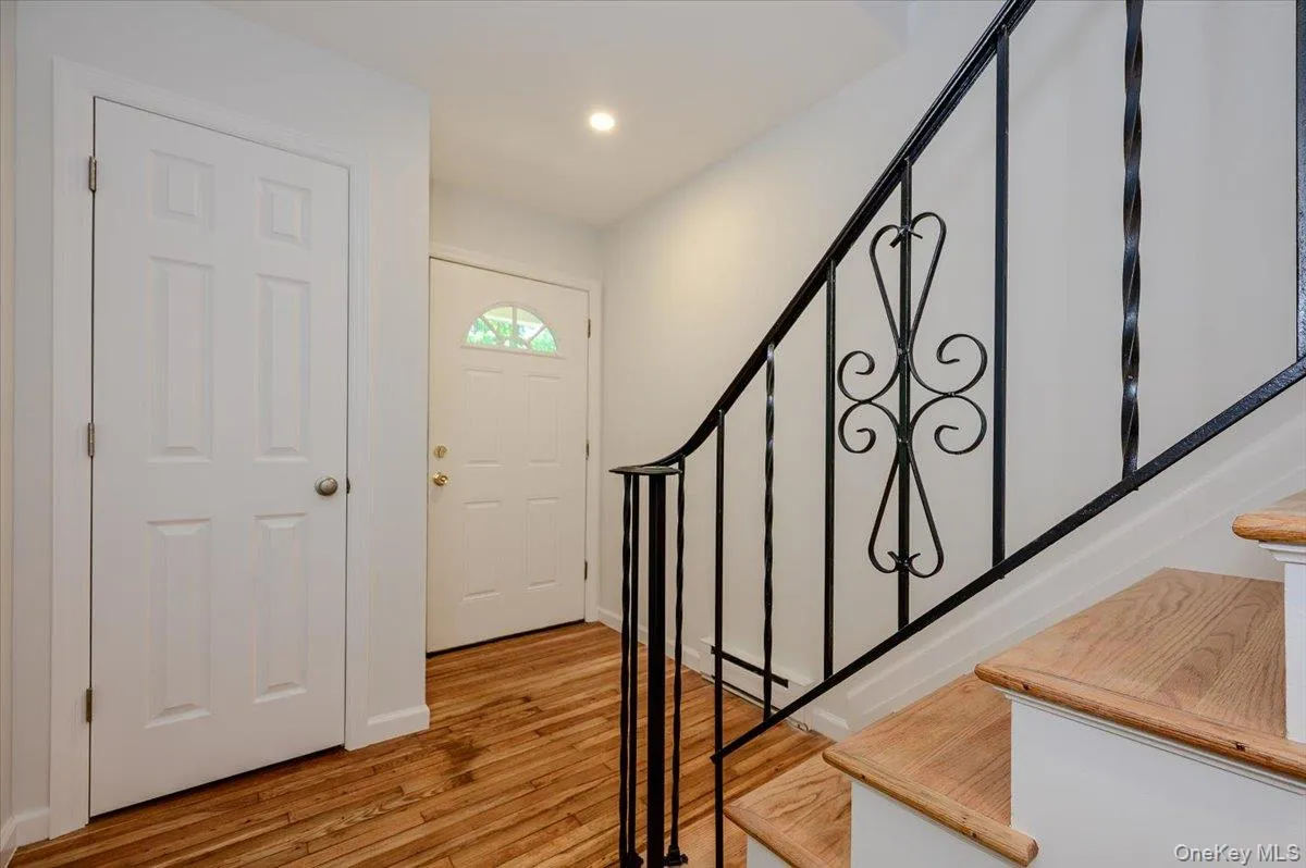 43 Evert Street, Huntington, NY, 3 Bedrooms Bedrooms, 6 Rooms Rooms,1 BathroomBathrooms,Residential Lease,For Rent,Evert,0,1036597 43 Evert Street, Huntington, NY, 3 Bedrooms Bedrooms, 6 Rooms Rooms,1 BathroomBathrooms,Residential Lease,For Rent,Evert,0,1036597