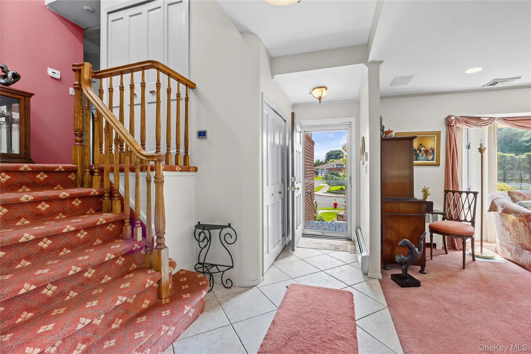 Bright Entry Way Bright Entry Way