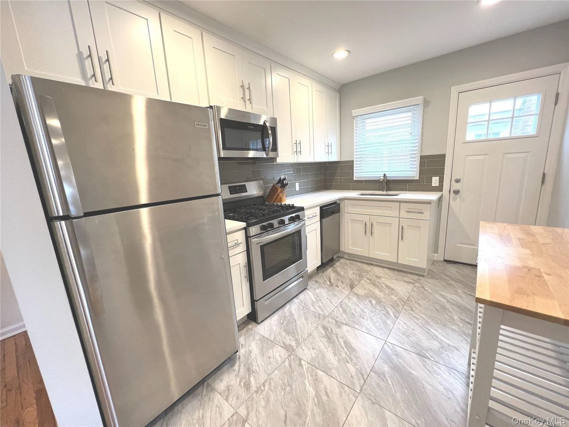 249 Broadway, Long Beach, NY, 3 Bedrooms Bedrooms, 5 Rooms Rooms,1 BathroomBathrooms,Residential Lease,For Rent,Broadway,0,1036612 249 Broadway, Long Beach, NY, 3 Bedrooms Bedrooms, 5 Rooms Rooms,1 BathroomBathrooms,Residential Lease,For Rent,Broadway,0,1036612