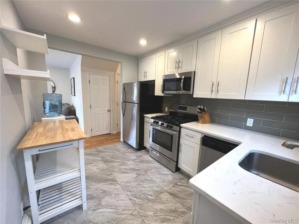 249 Broadway, Long Beach, NY, 3 Bedroom Bedrooms, 5 Room Rooms,1 BathroomBathrooms,Residential Lease,For Rent,Broadway,0,1036612 249 Broadway, Long Beach, NY, 3 Bedroom Bedrooms, 5 Room Rooms,1 BathroomBathrooms,Residential Lease,For Rent,Broadway,0,1036612