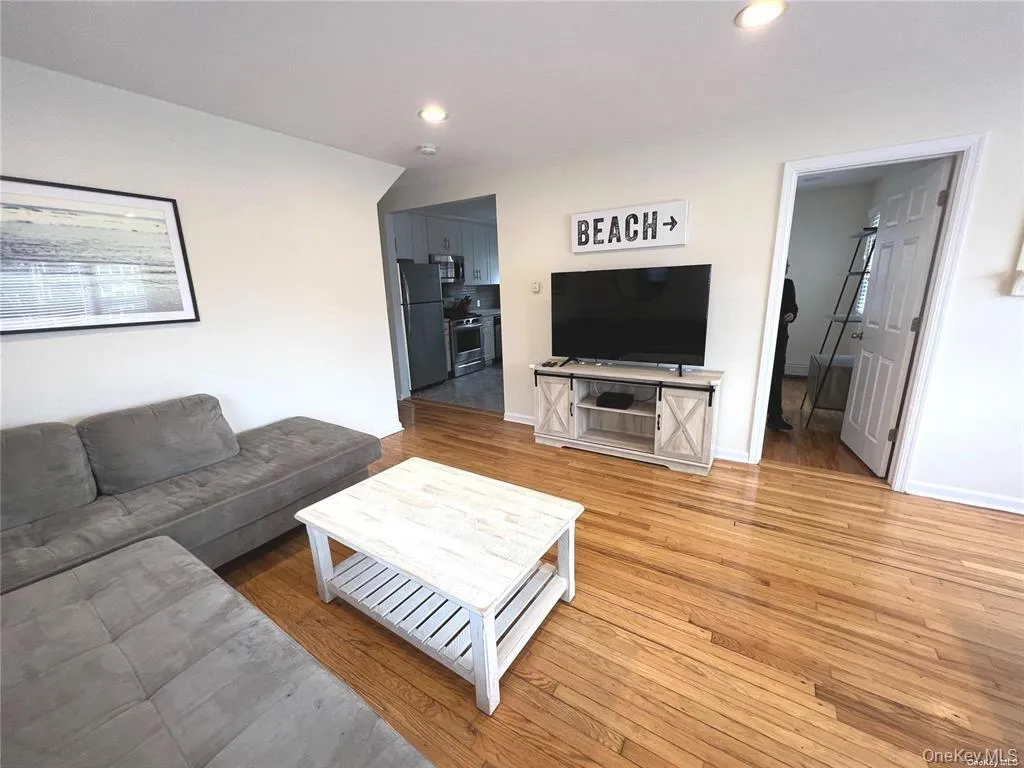 249 Broadway, Long Beach, NY, 3 Bedroom Bedrooms, 5 Room Rooms,1 BathroomBathrooms,Residential Lease,For Rent,Broadway,0,1036612 249 Broadway, Long Beach, NY, 3 Bedroom Bedrooms, 5 Room Rooms,1 BathroomBathrooms,Residential Lease,For Rent,Broadway,0,1036612