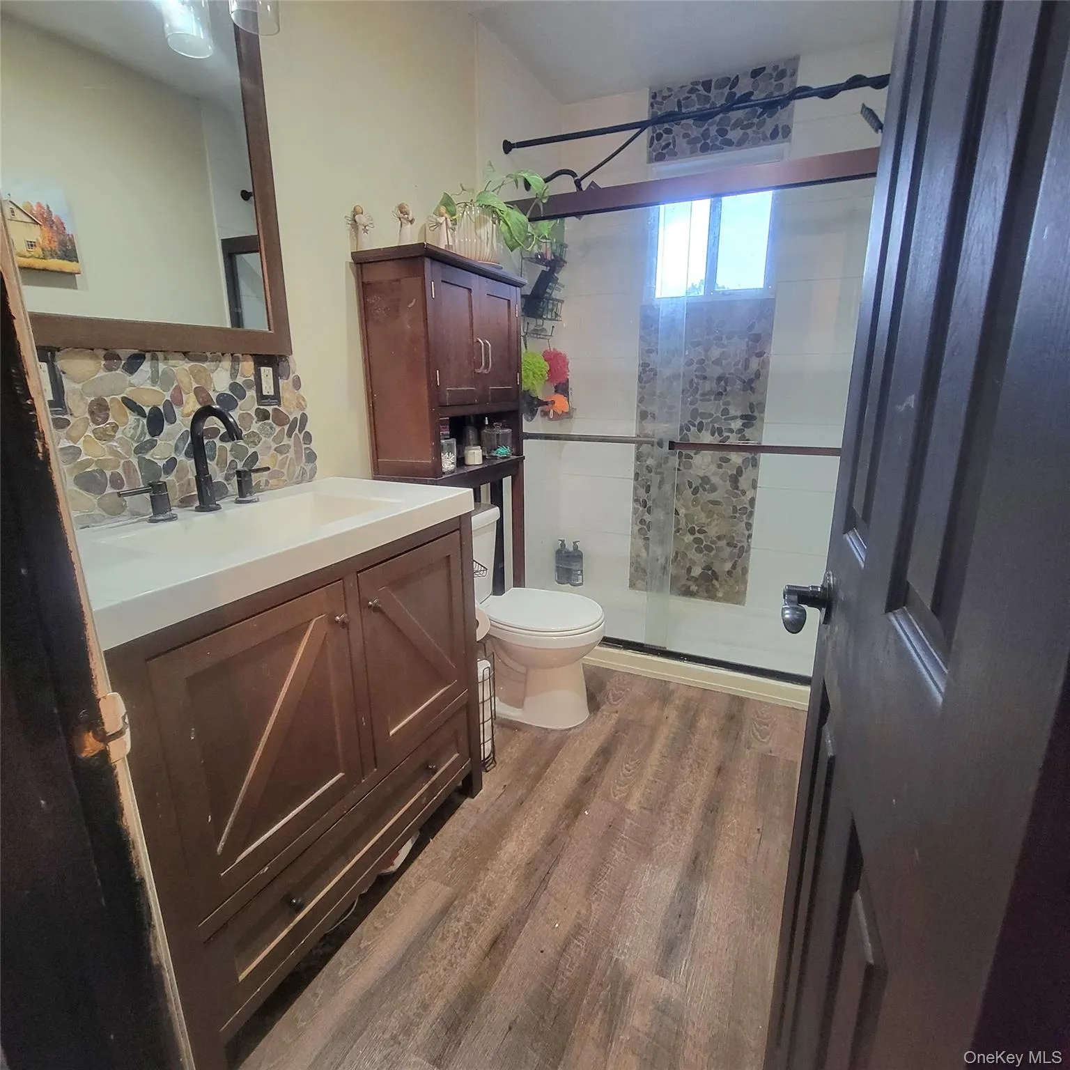 1st Level Full Bathroom 1st Level Full Bathroom