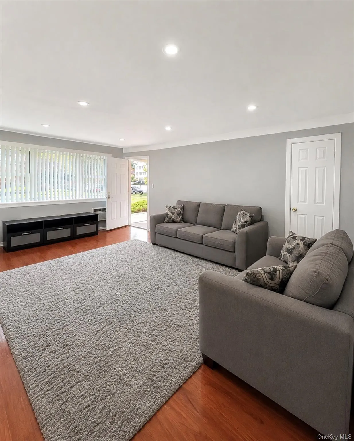 15054 Melbourne Avenue, New York, NY, 1 Bedroom Bedrooms, 4 Rooms Rooms,1 BathroomBathrooms,Residential,For Rent,Melbourne,0,1036623 15054 Melbourne Avenue, New York, NY, 1 Bedroom Bedrooms, 4 Rooms Rooms,1 BathroomBathrooms,Residential,For Rent,Melbourne,0,1036623