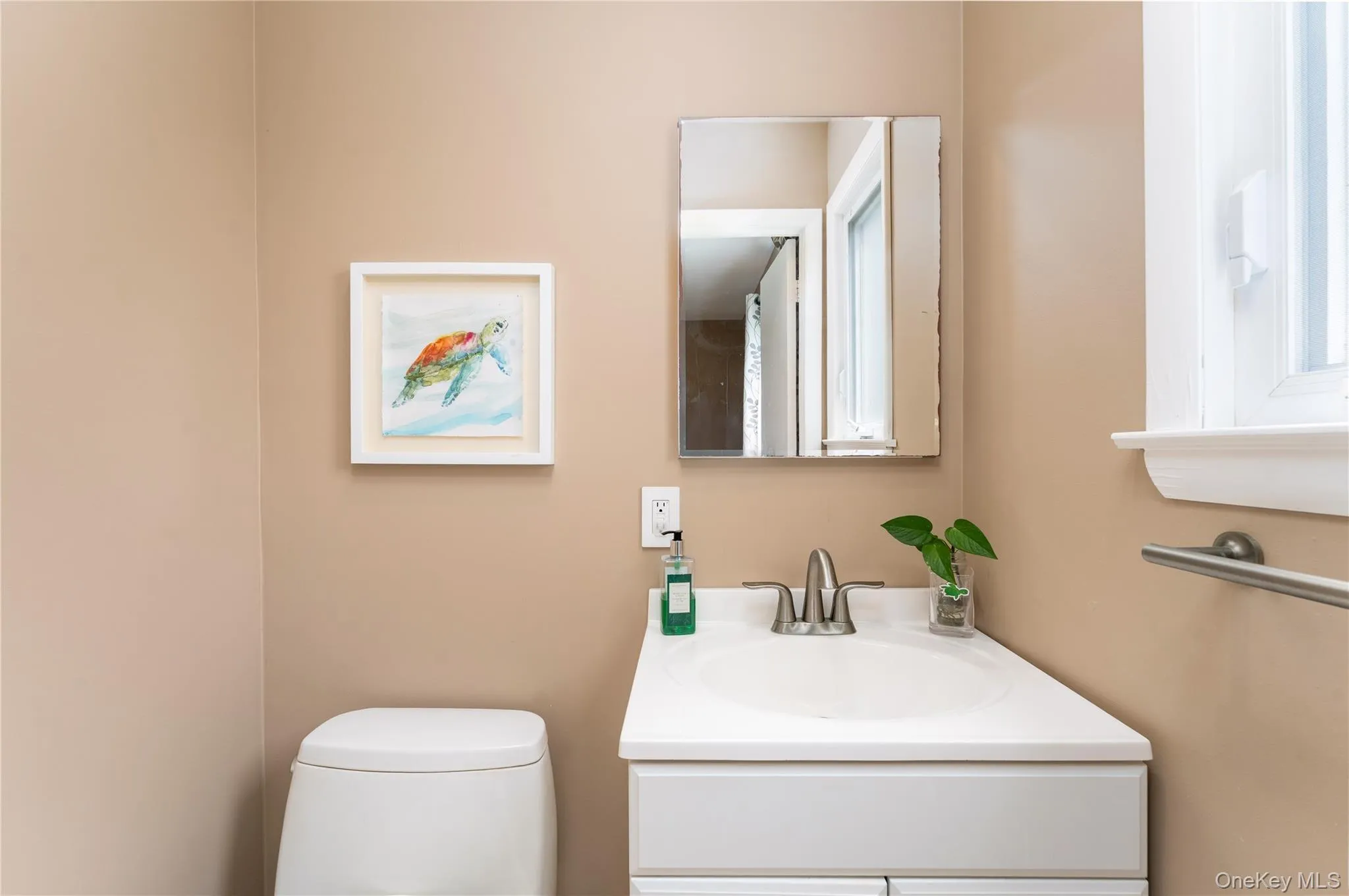 Private half bath in Primary suite Private half bath in Primary suite
