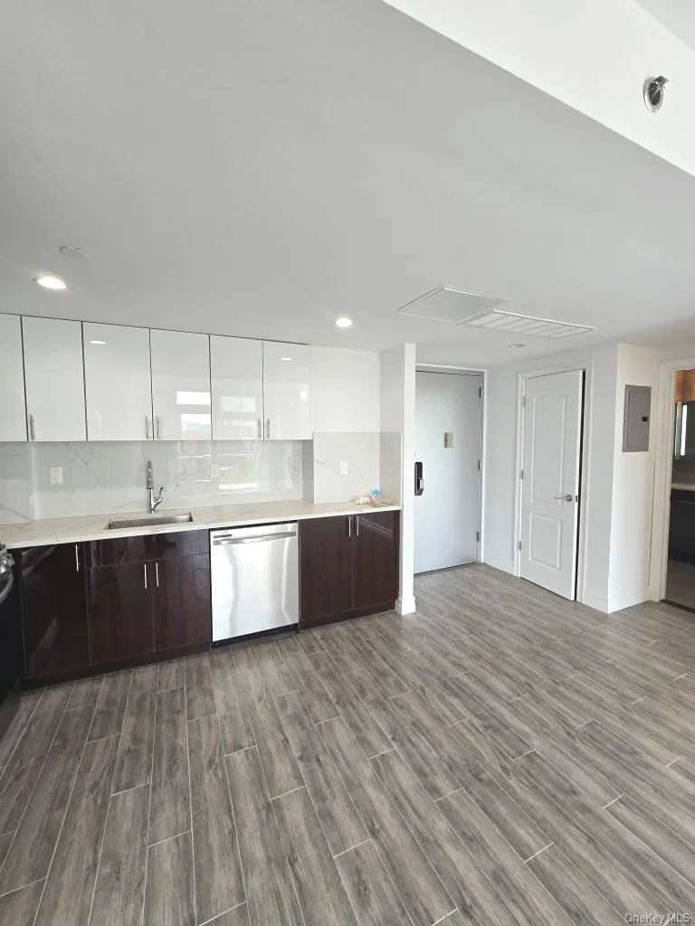65-18 Austin Street, New York, NY, 2 Bedrooms Bedrooms, 5 Rooms Rooms,2 BathroomsBathrooms,Residential Lease,For Rent,Austin,0,1036636 65-18 Austin Street, New York, NY, 2 Bedrooms Bedrooms, 5 Rooms Rooms,2 BathroomsBathrooms,Residential Lease,For Rent,Austin,0,1036636